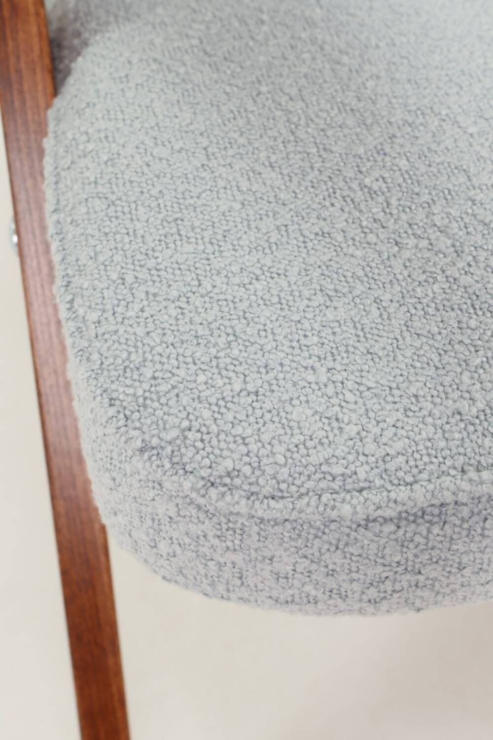 Fauteuil Lounge Vintage Bouclè Bleu Bébé Noyer Foncé, 1960