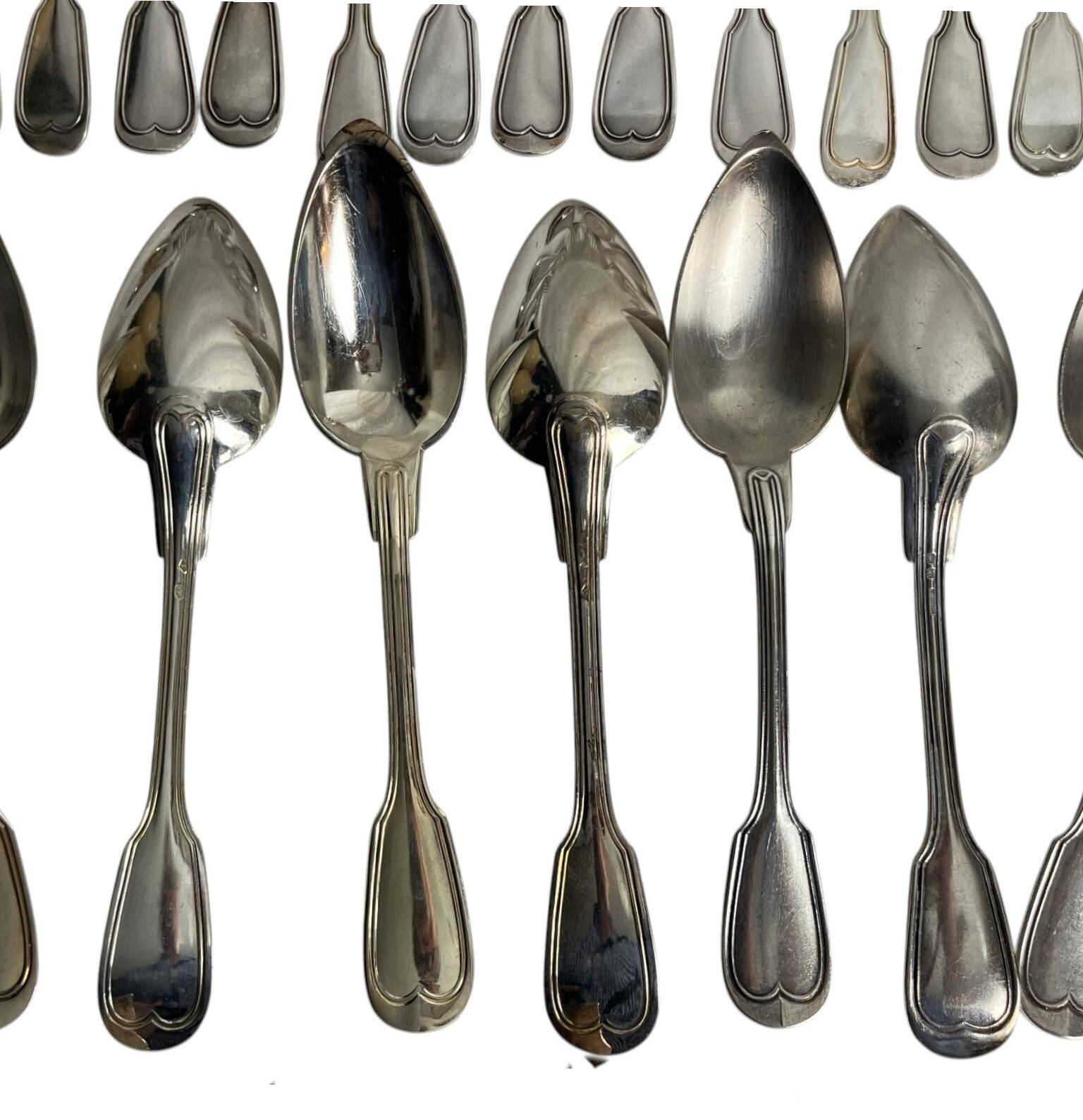 Important lot of 118 pieces of silver-plated metal cutlery by Ercuis, Christofle 20th century.