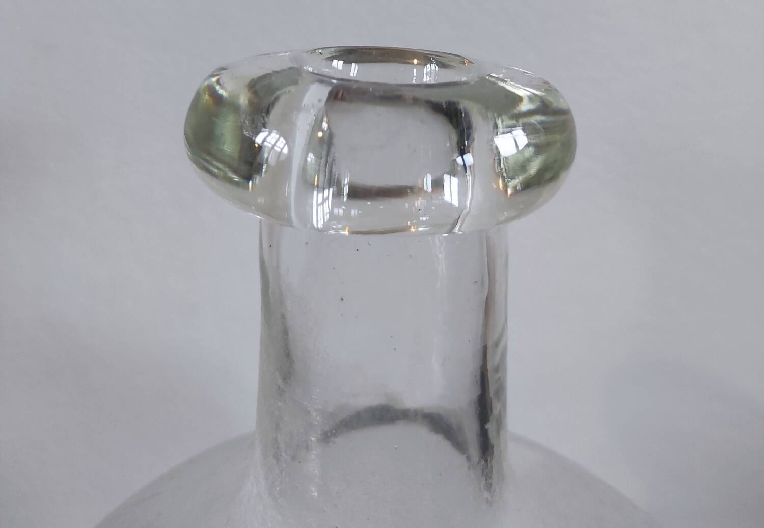 Grande carafe, bouteille vintage en verre soufflé artisanal