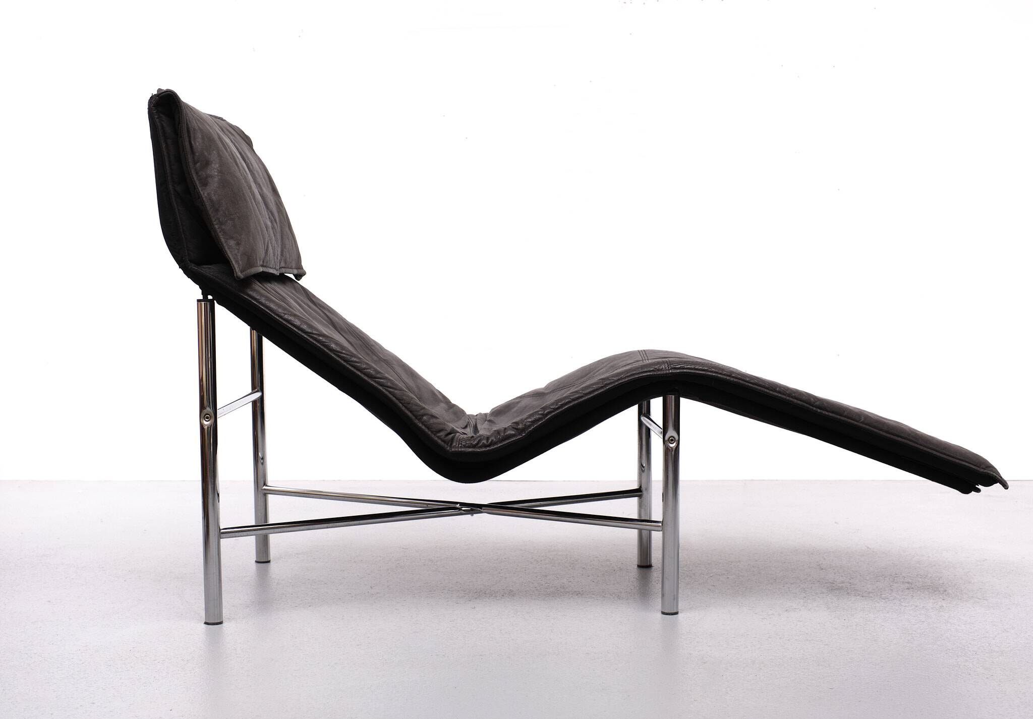 Leather chaises lougues by Tord Björklund for Ikea, 1980s