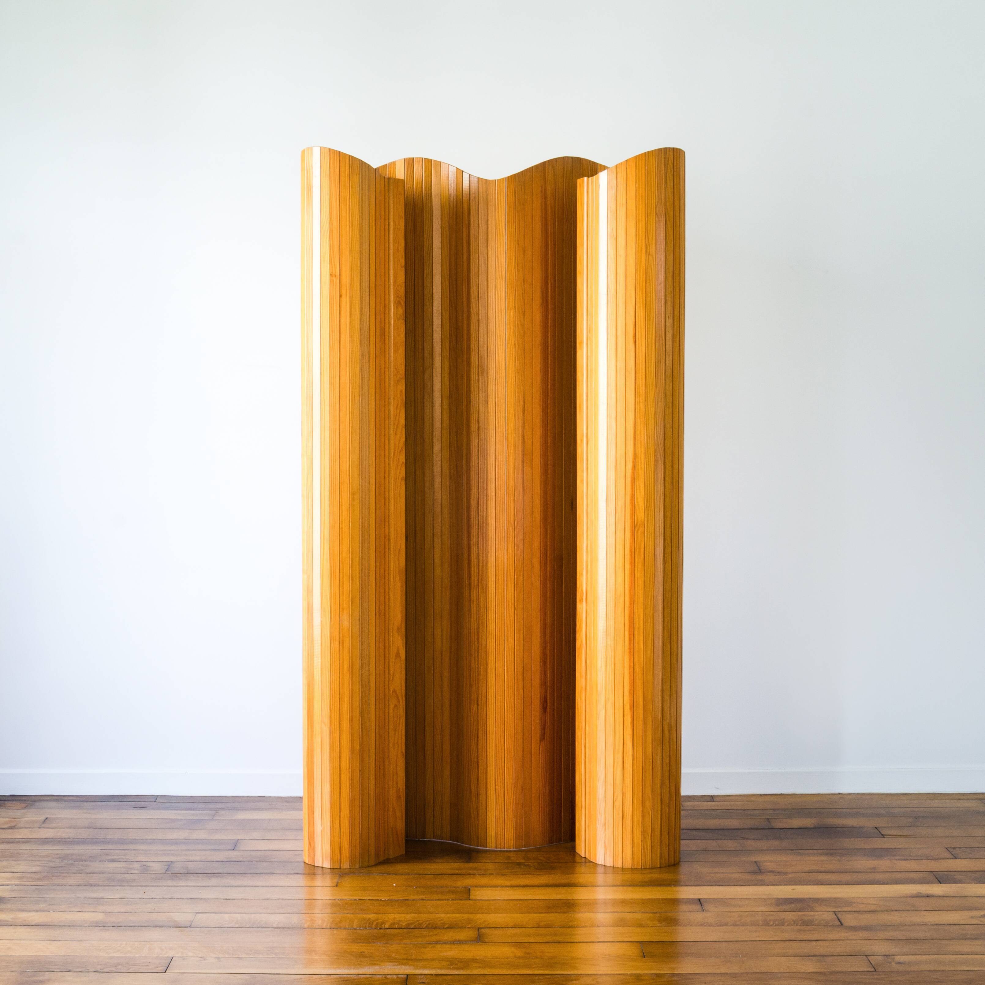 Screen in articulated slats in solid pitchpin wood - France - Circa 1980