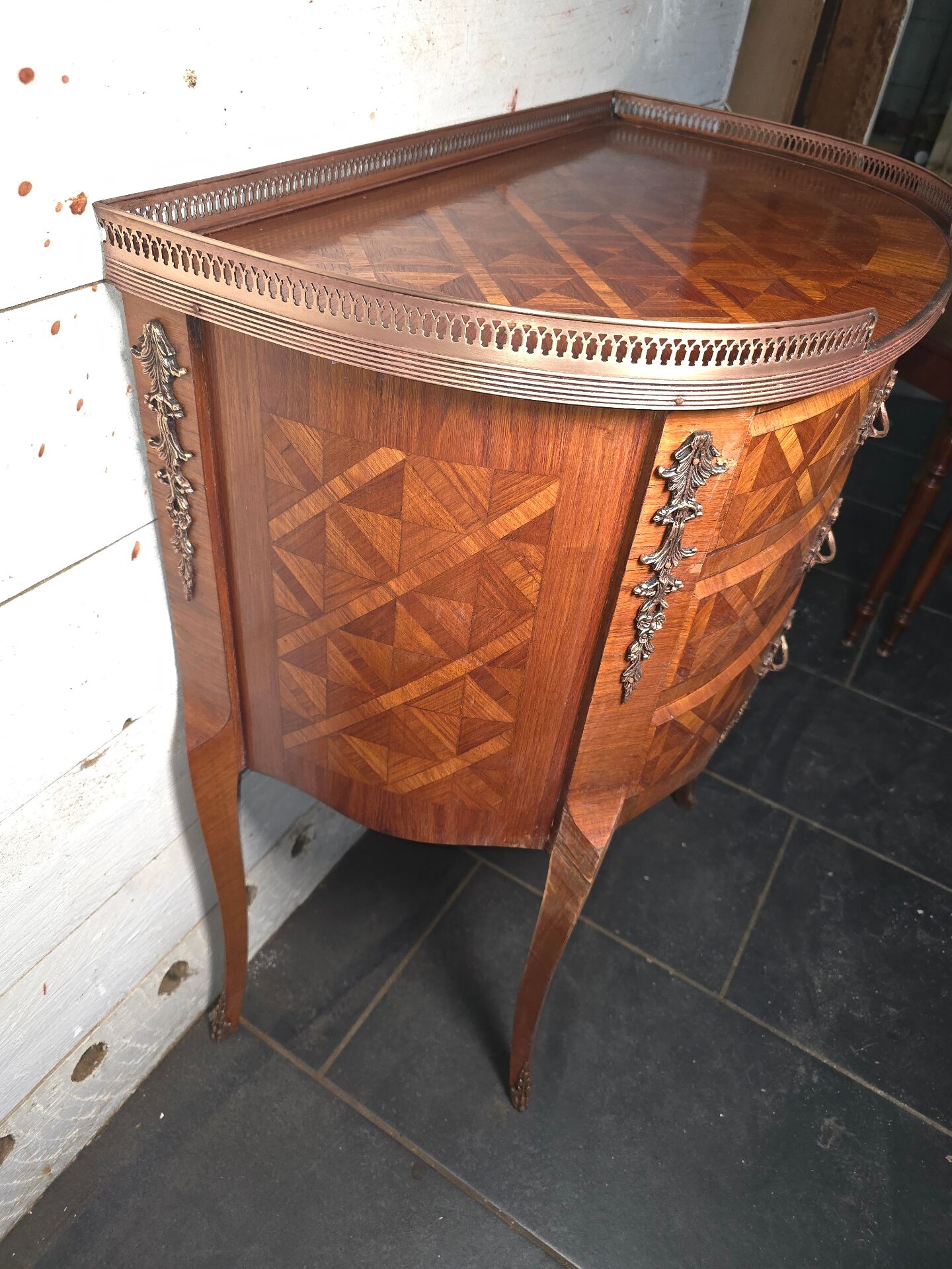 Small curved chest of drawers in Louis XV style with marquetry.