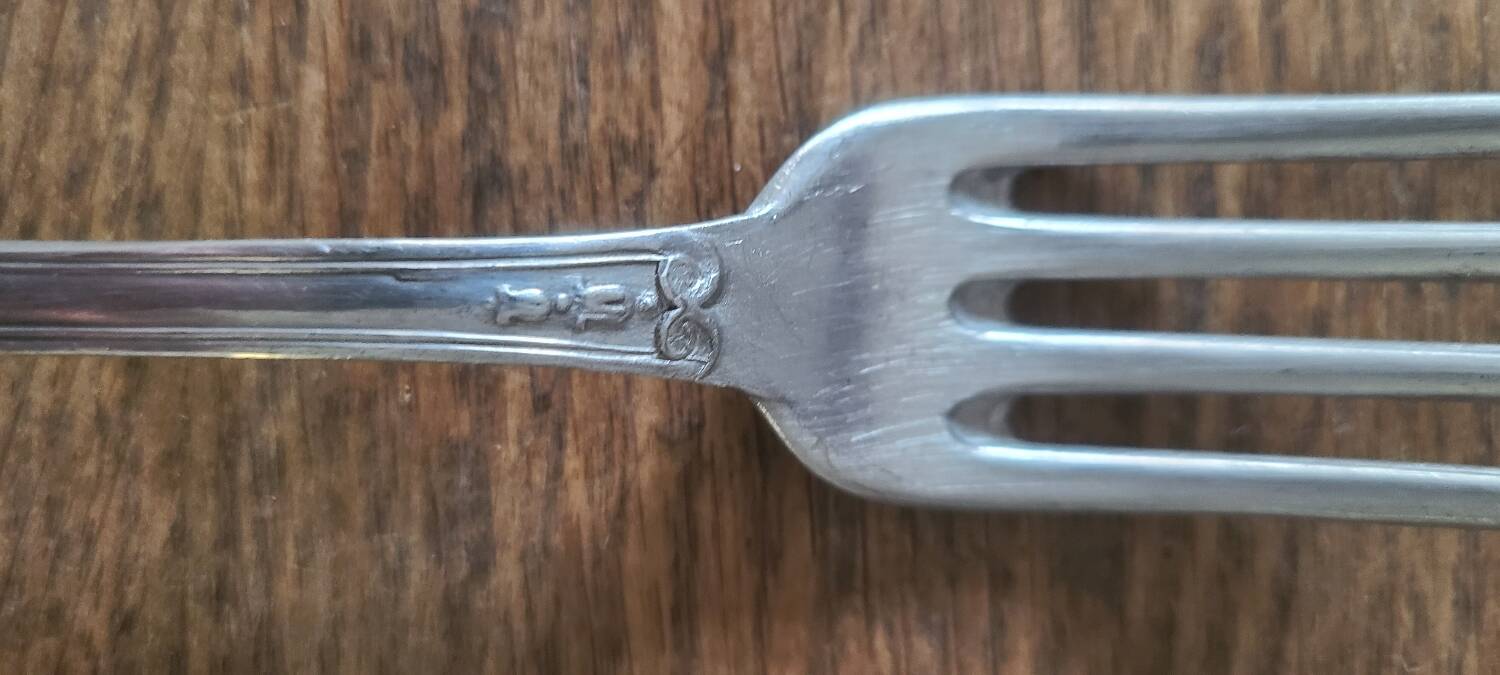 Set of 12 vintage silver-plated metal forks.