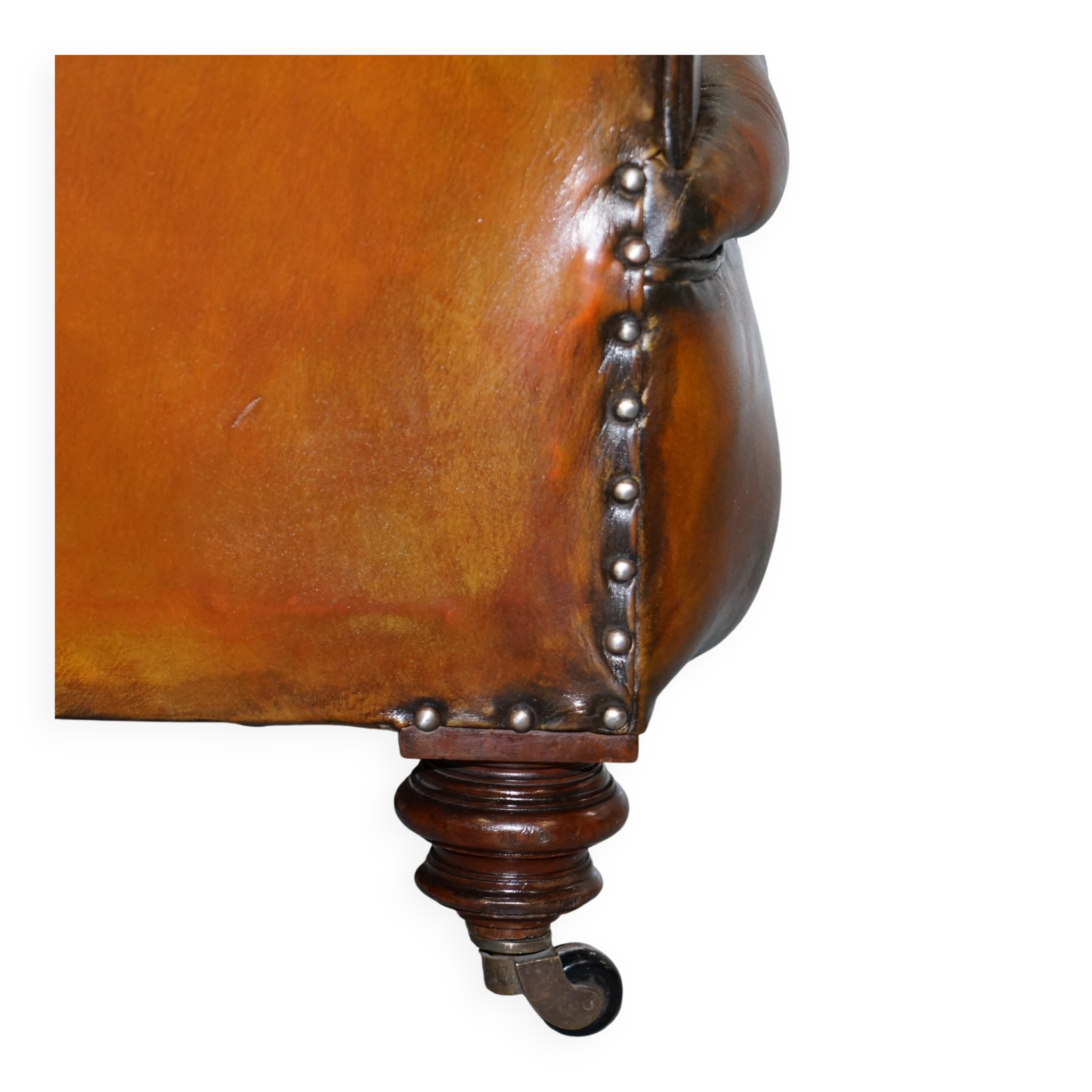 Victorian Chesterfield canapé from 1890 in restored leather, stamped Cornelius V. Smith.
