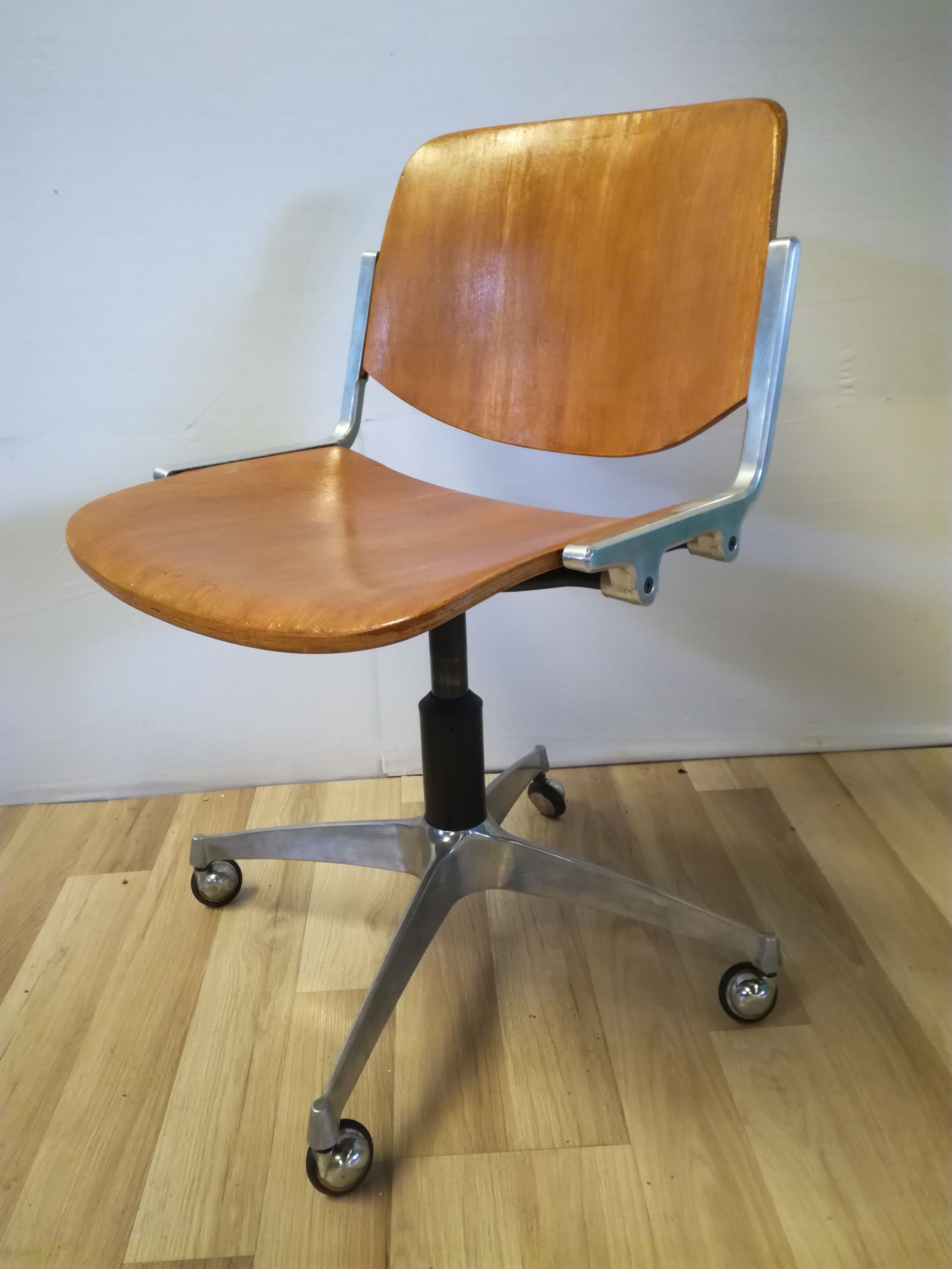 Castelli wood and metal swivel office chair