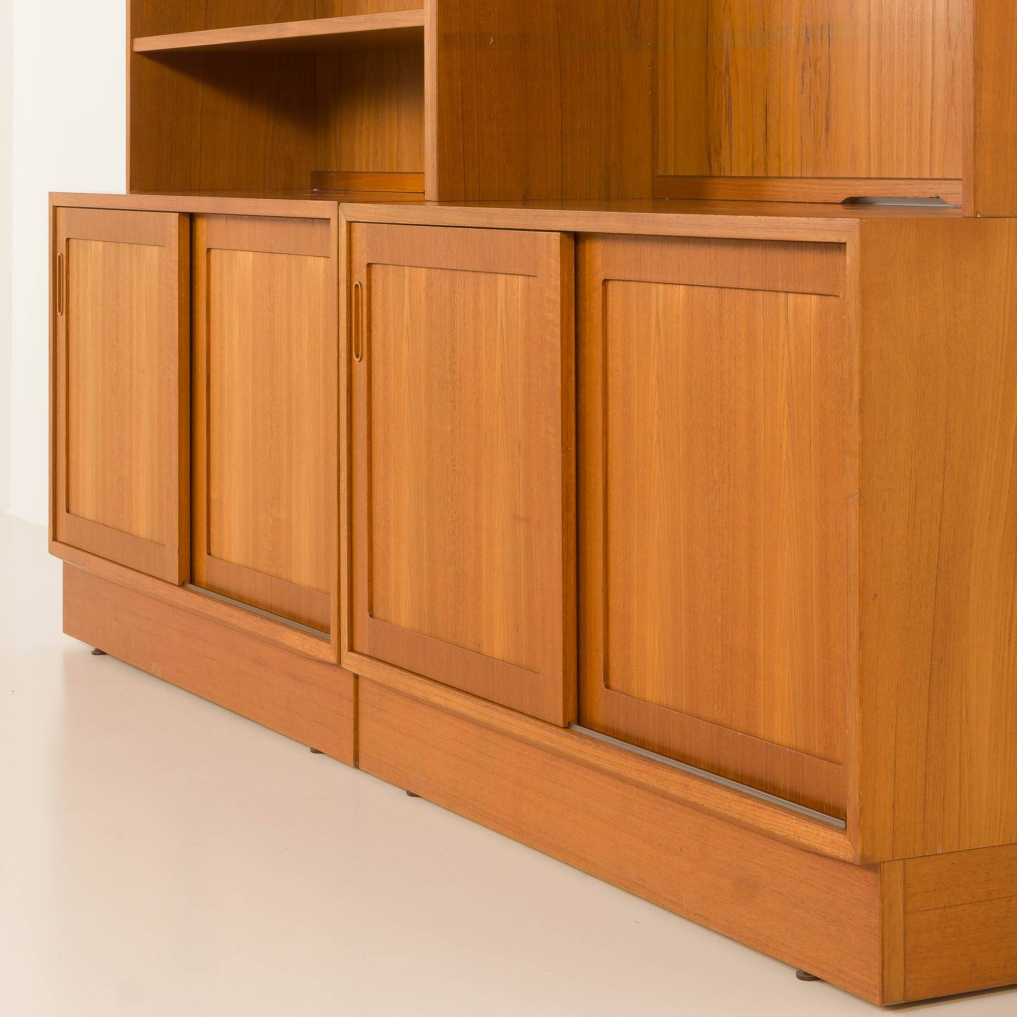 Danish mid century modular bookcase in teak by Poul Hundevad , Denmark