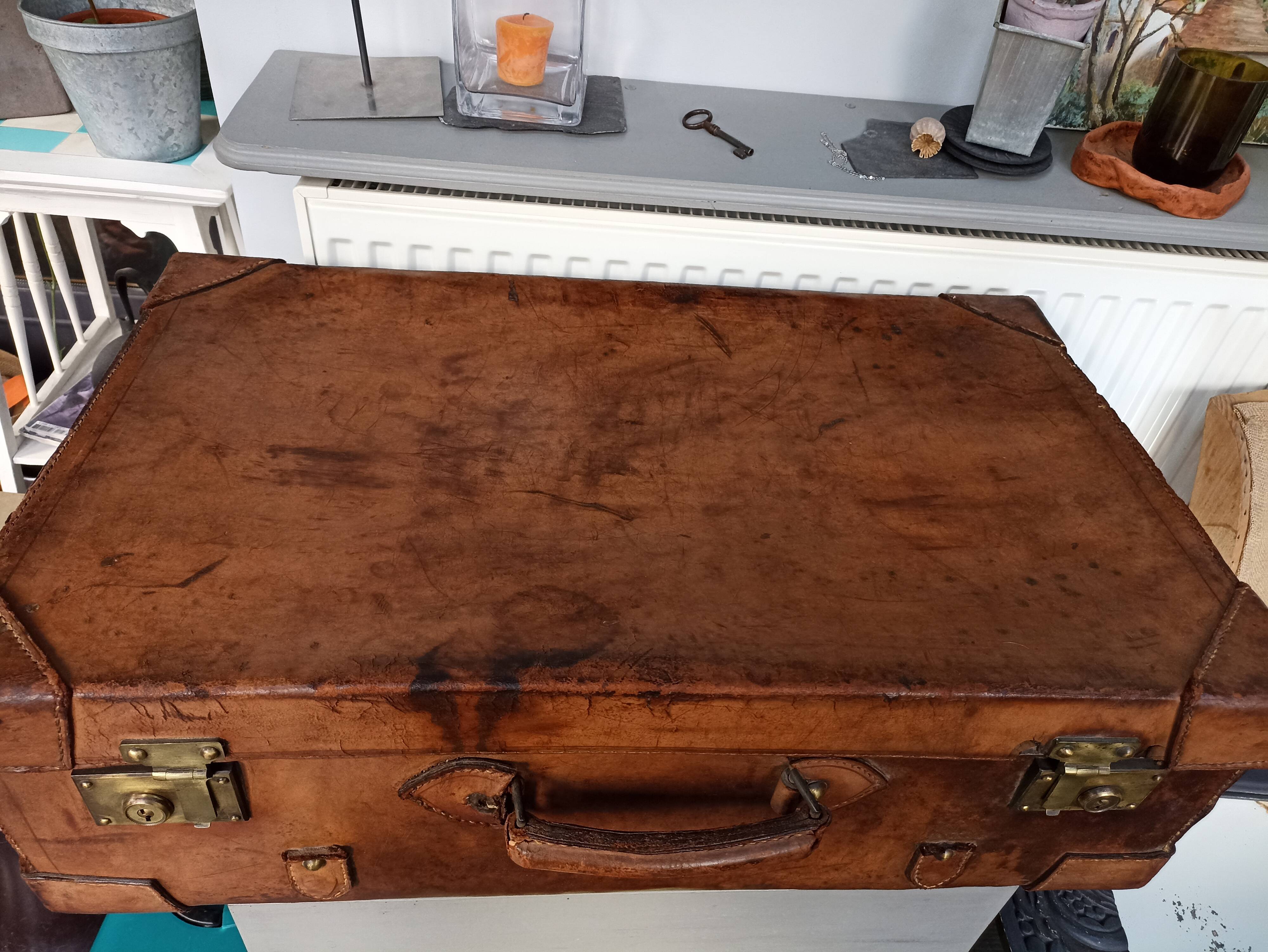 Valise ancienne en cuir
