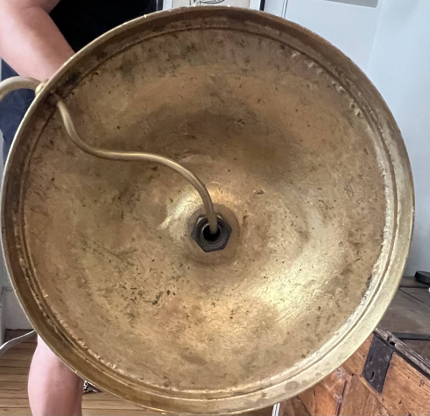 Neoclassical torchère floor lamp in brass and opaline - 1950s/60s