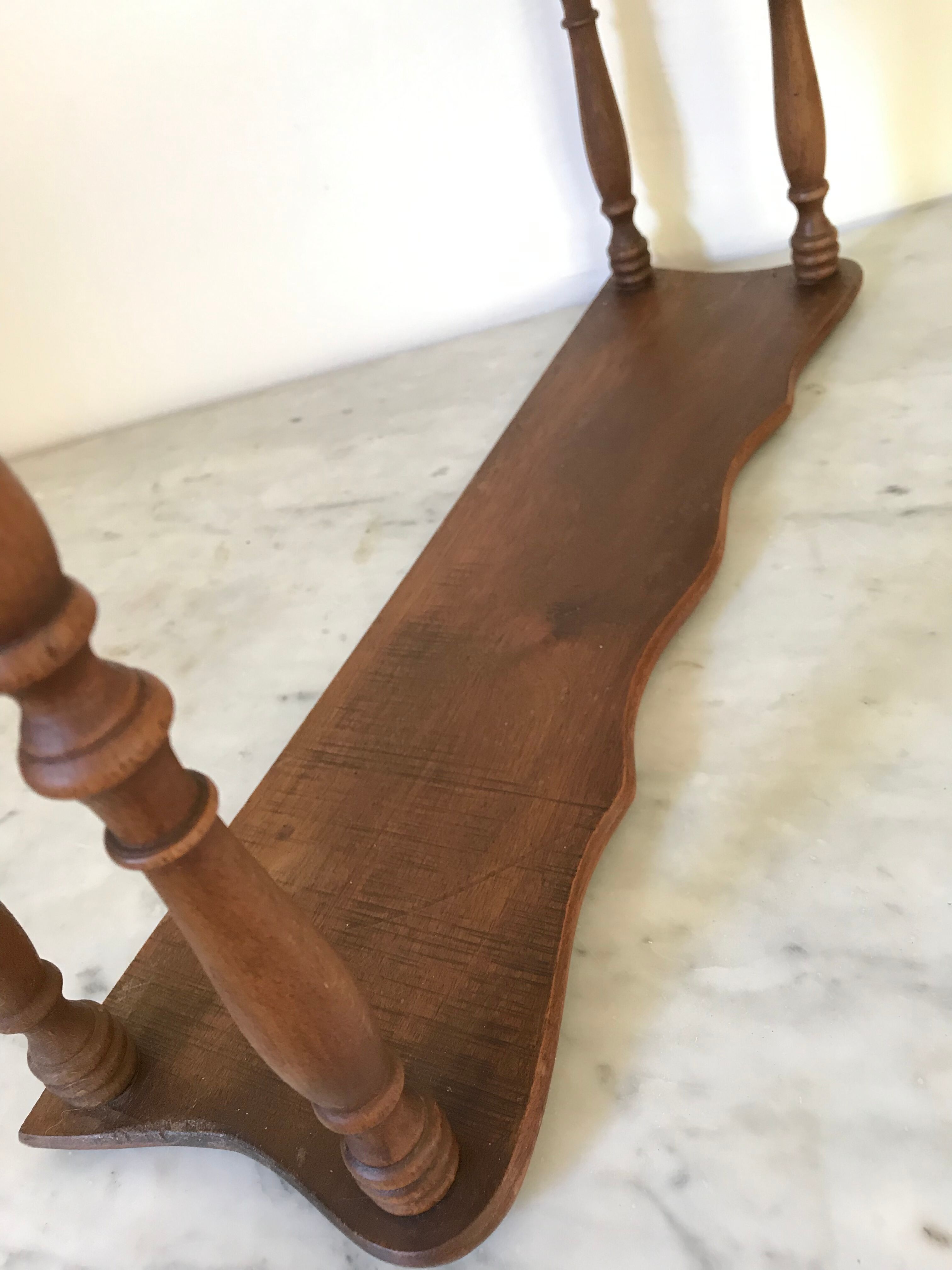Wooden shelf turned at the end of the 19th century
