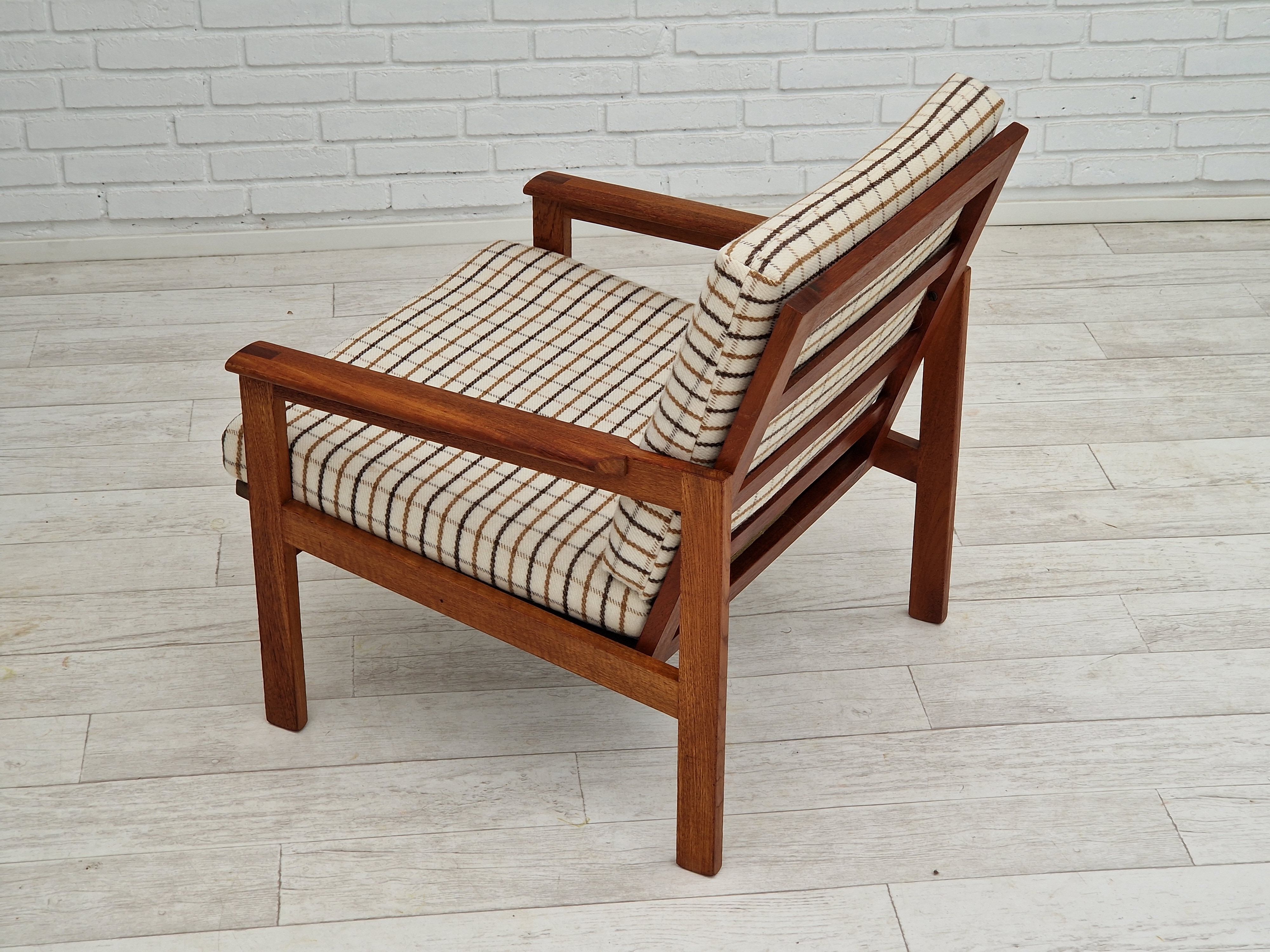 Années 1970, design danois par Illum Wikkelsø, modèle Capella pour Eliersen Møbler.