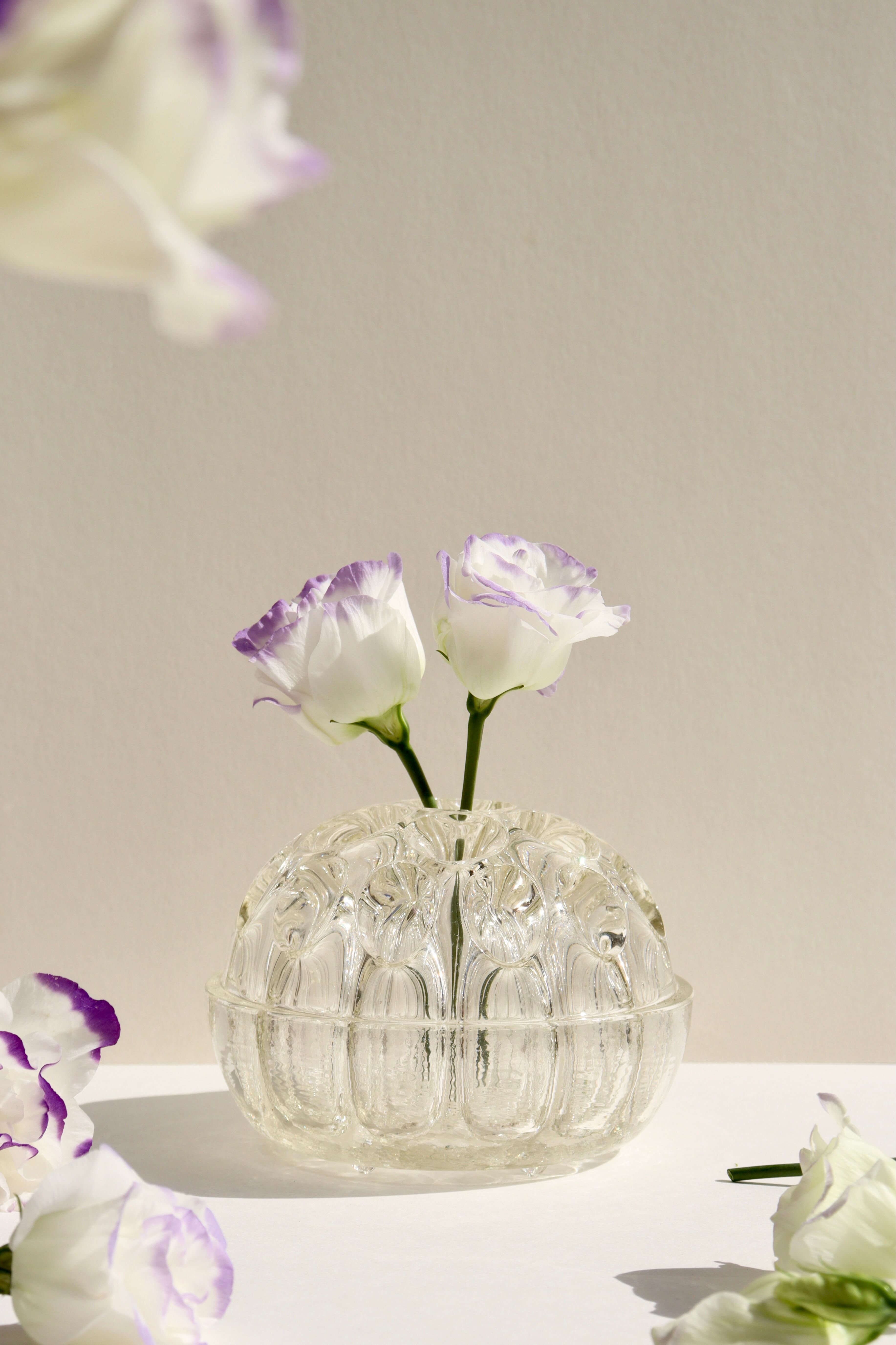 Vase stings flowers medium