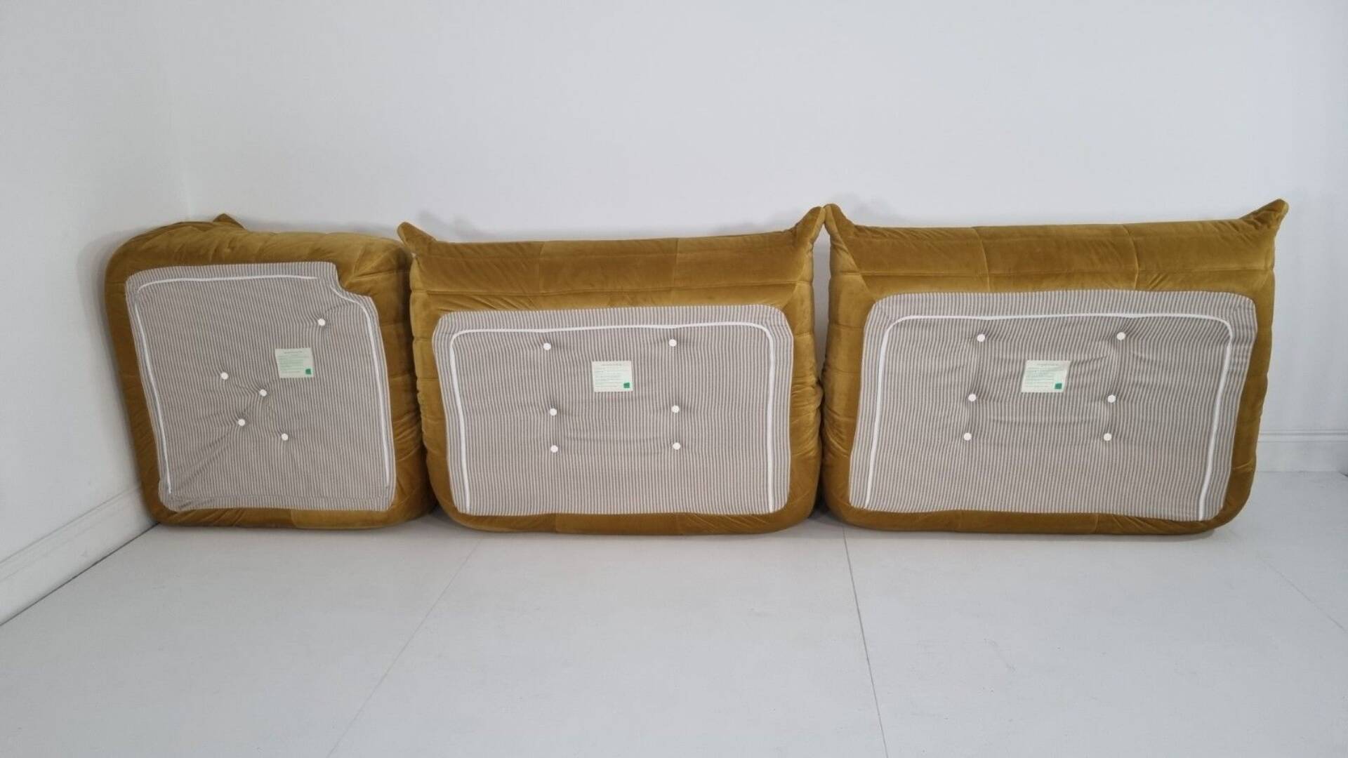Ligne Roset Togo – 2 canapés 2 places et un élément d'angle.