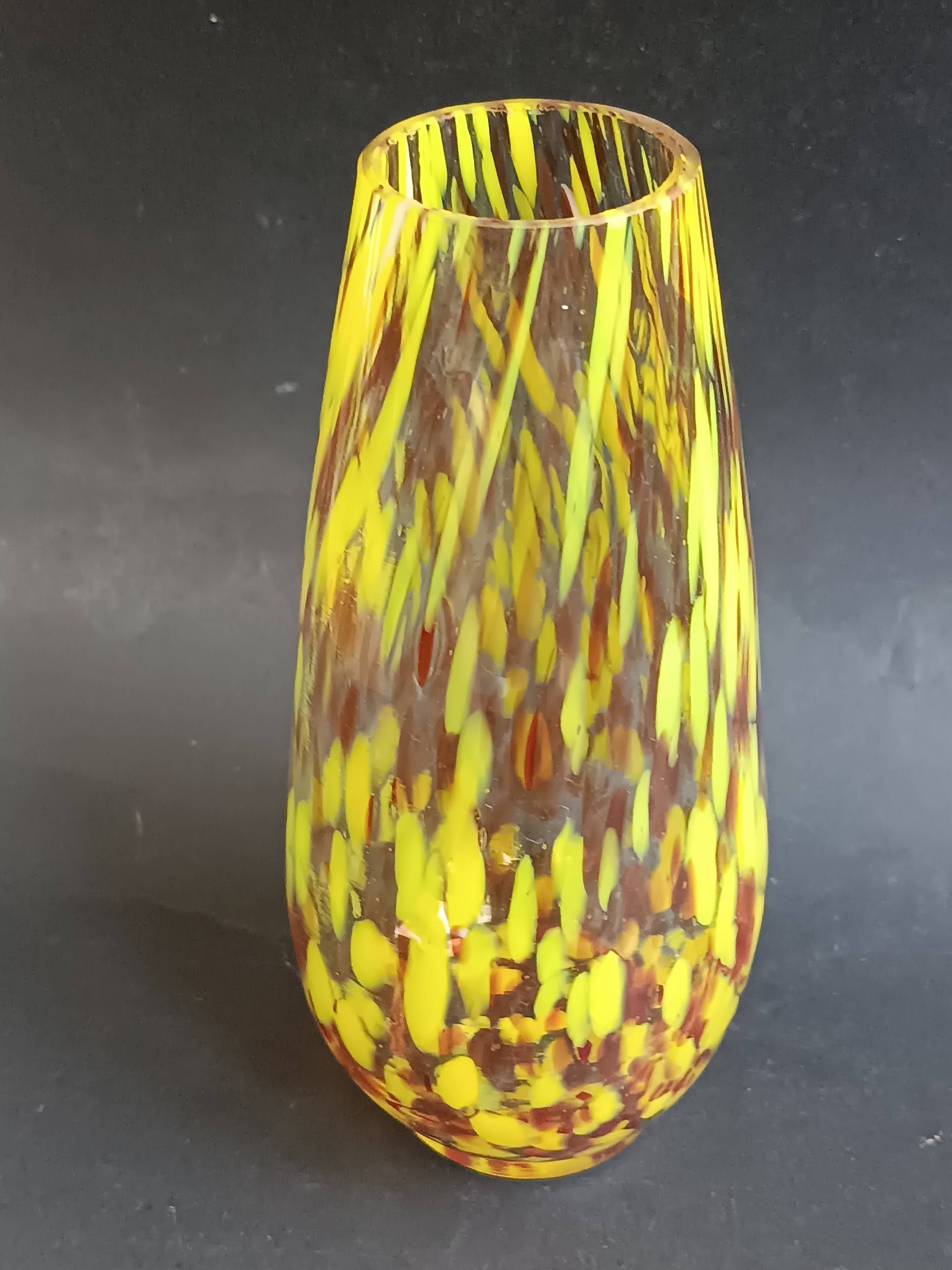 Vase conique verre de Murano moucheté jaune 1970