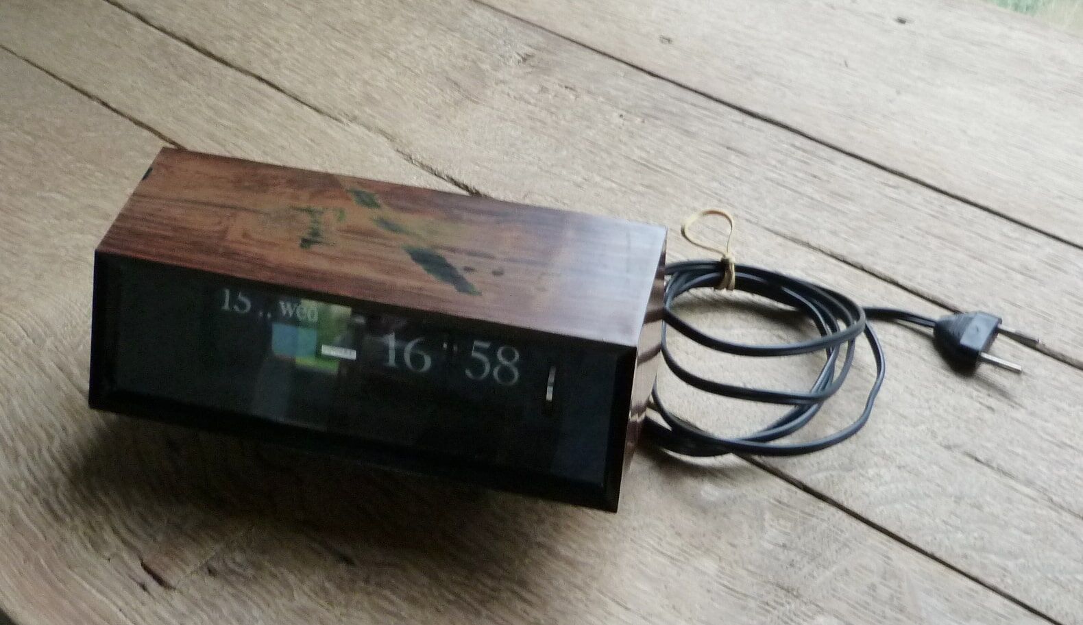 Desktop clock