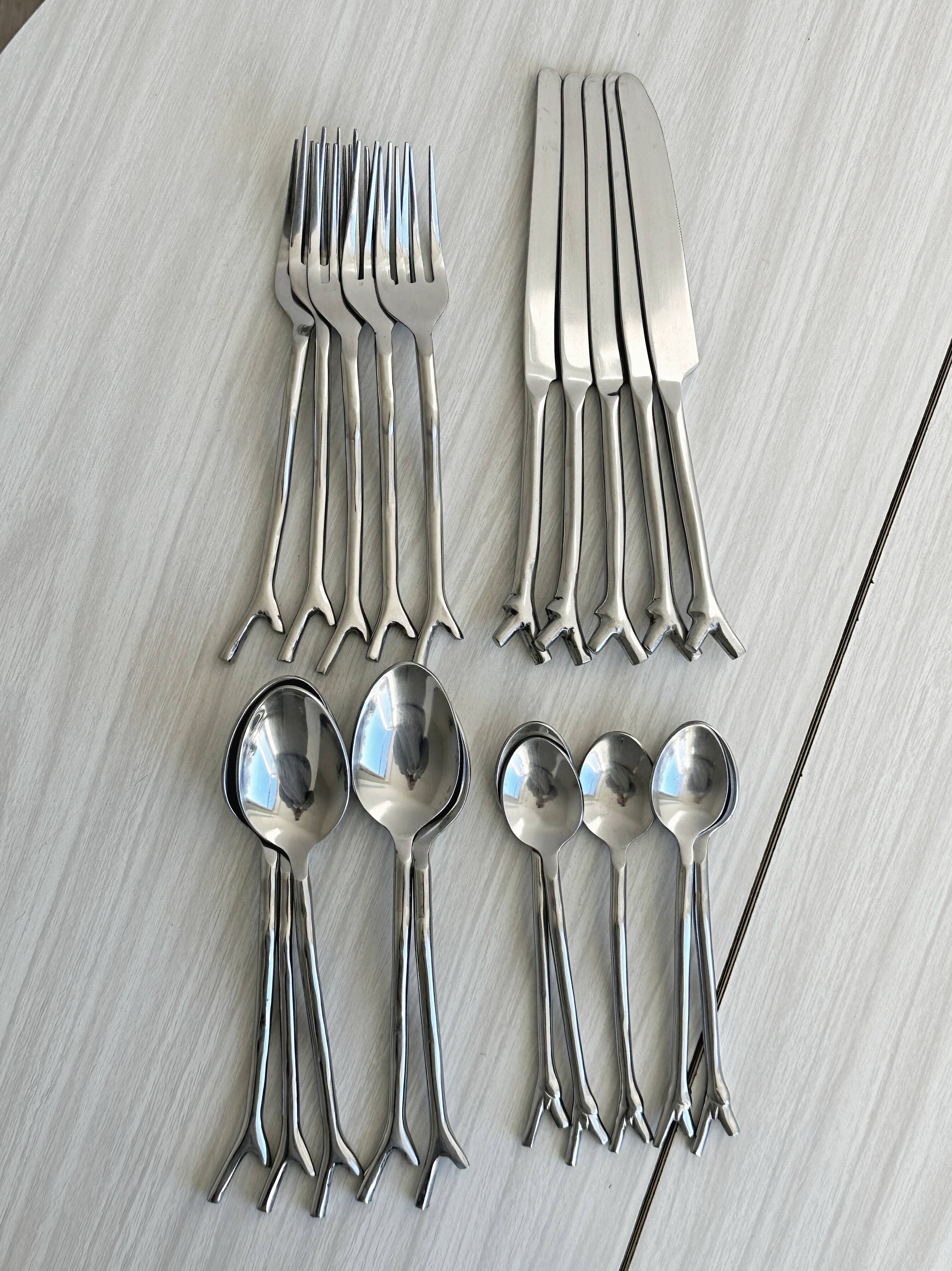 Set of 20 stainless steel cutlery with branch pattern.