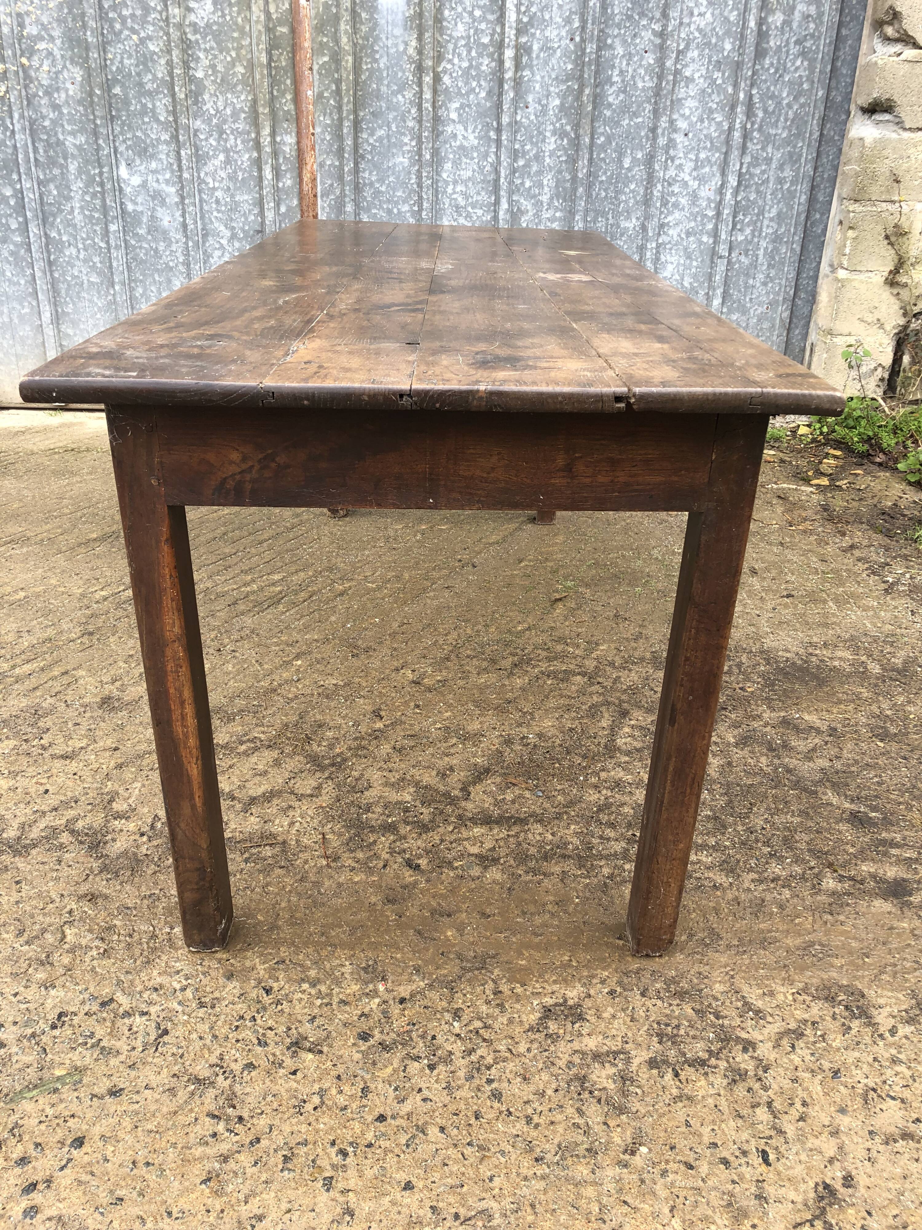 Rustic antique farmhouse table in solid oak with 1 drawer.