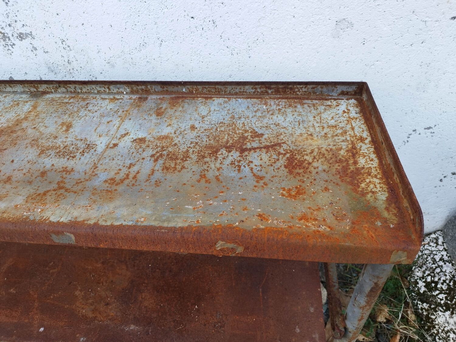 Iron workbench serving table