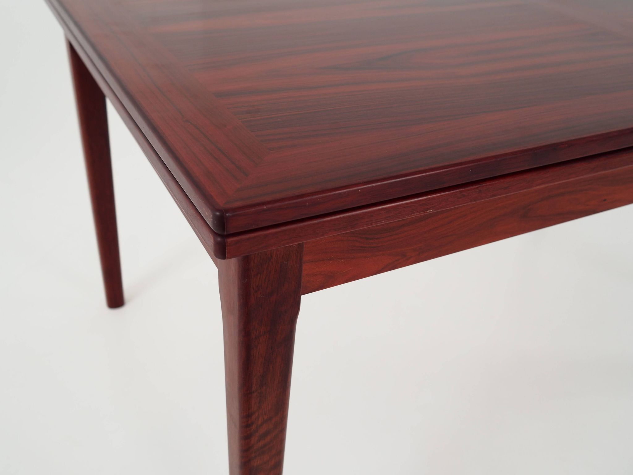 Table en palissandre, design danois, années 1970, fabricant : Skovby