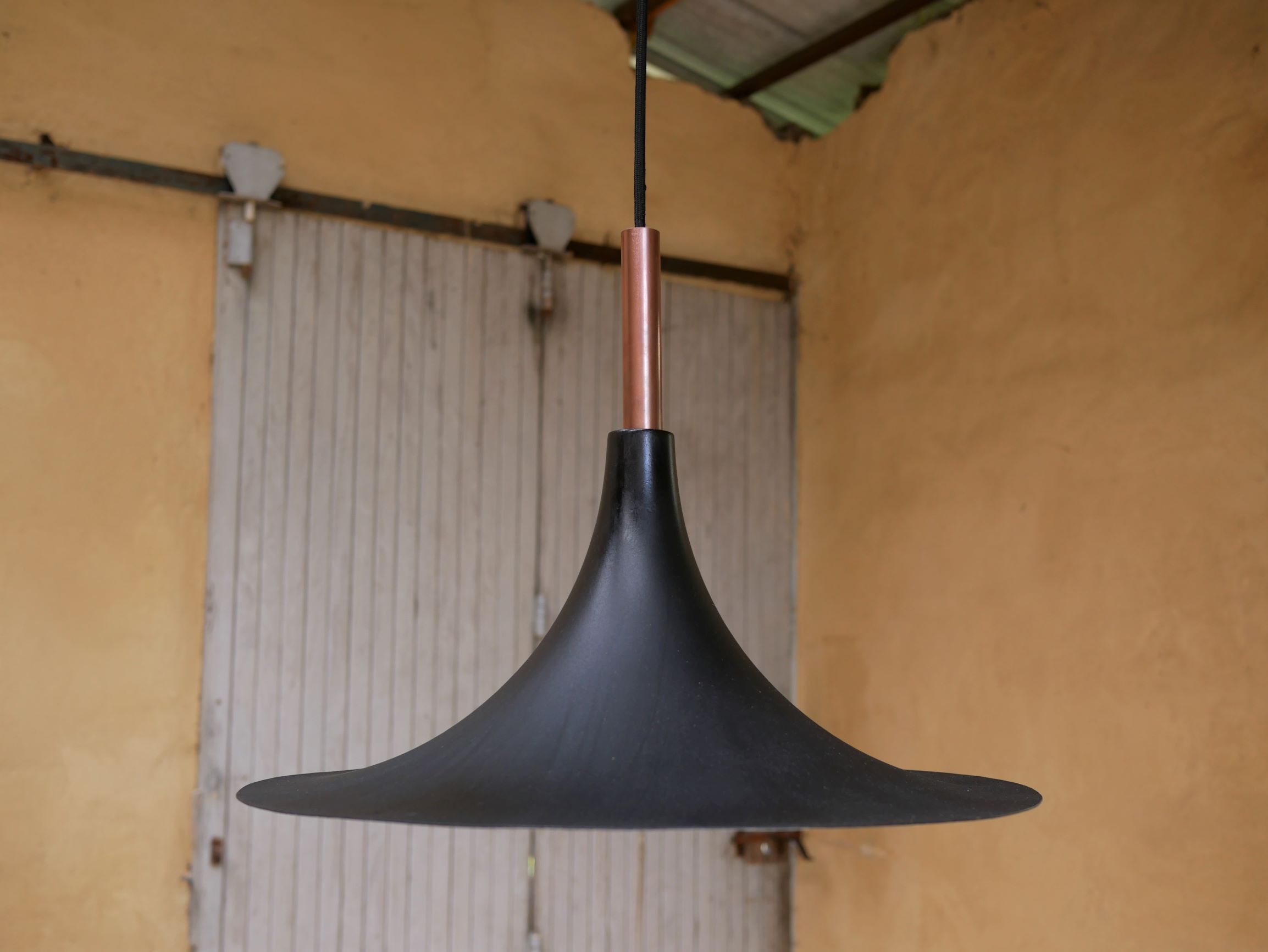 Vintage tulip hanging lamp in black metal and copper