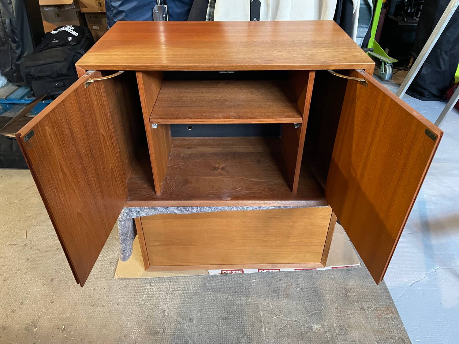 Modular wall system with Cado panels by Poul Cadovius, teak, from 1959.