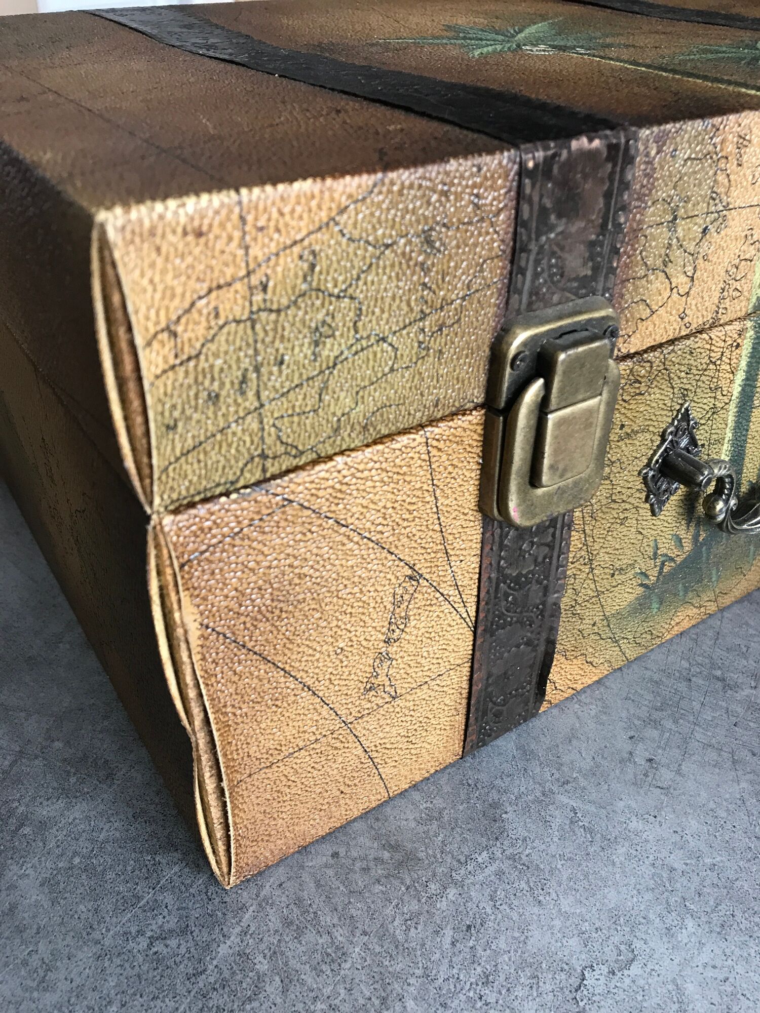 Vintage chest hand painted robinson treasure of the galleon