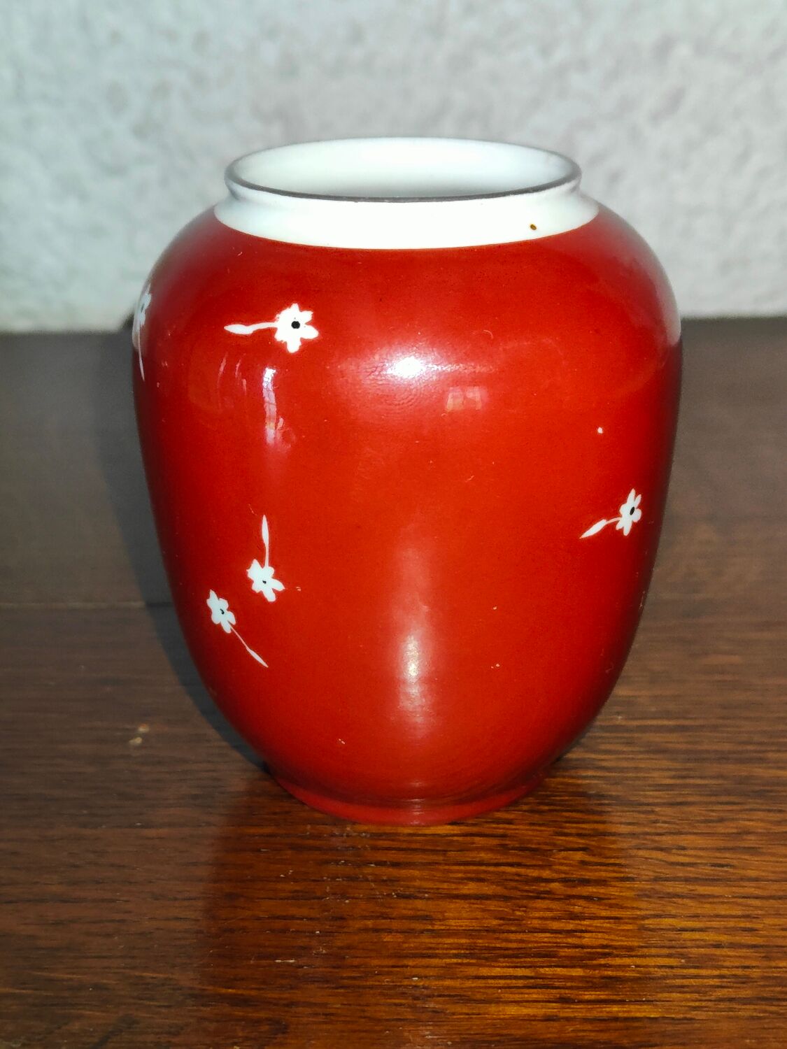 Vase spechtsbrunn handgemalt in German porcelain with floral decoration