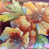 Vase en verre irisé avec fleurs émaillées, début XXème