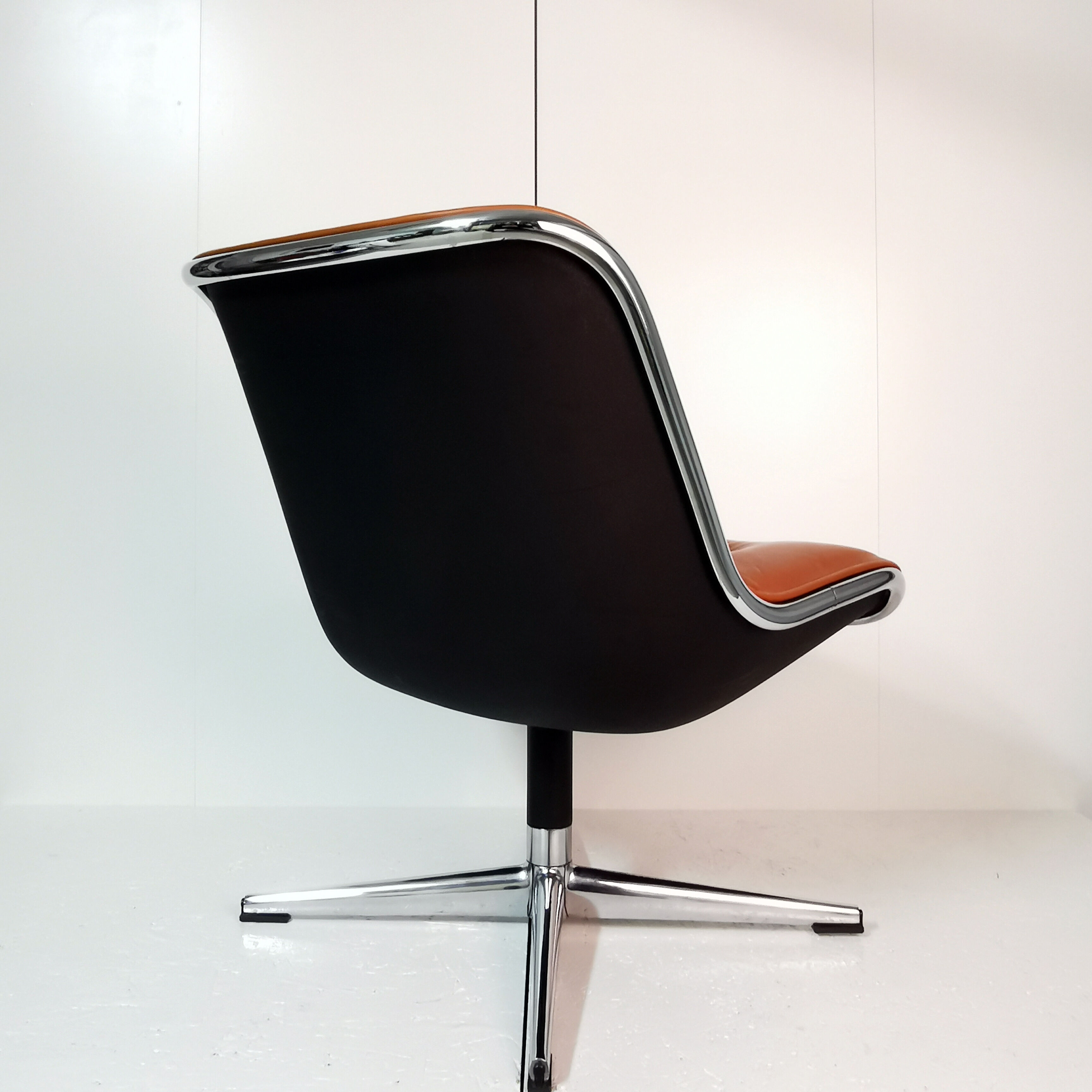 Charles Pollock's swivel armchair for Knoll, 1970