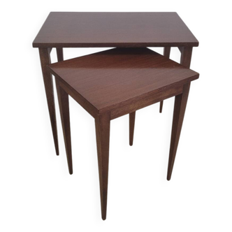 Tables gigognes