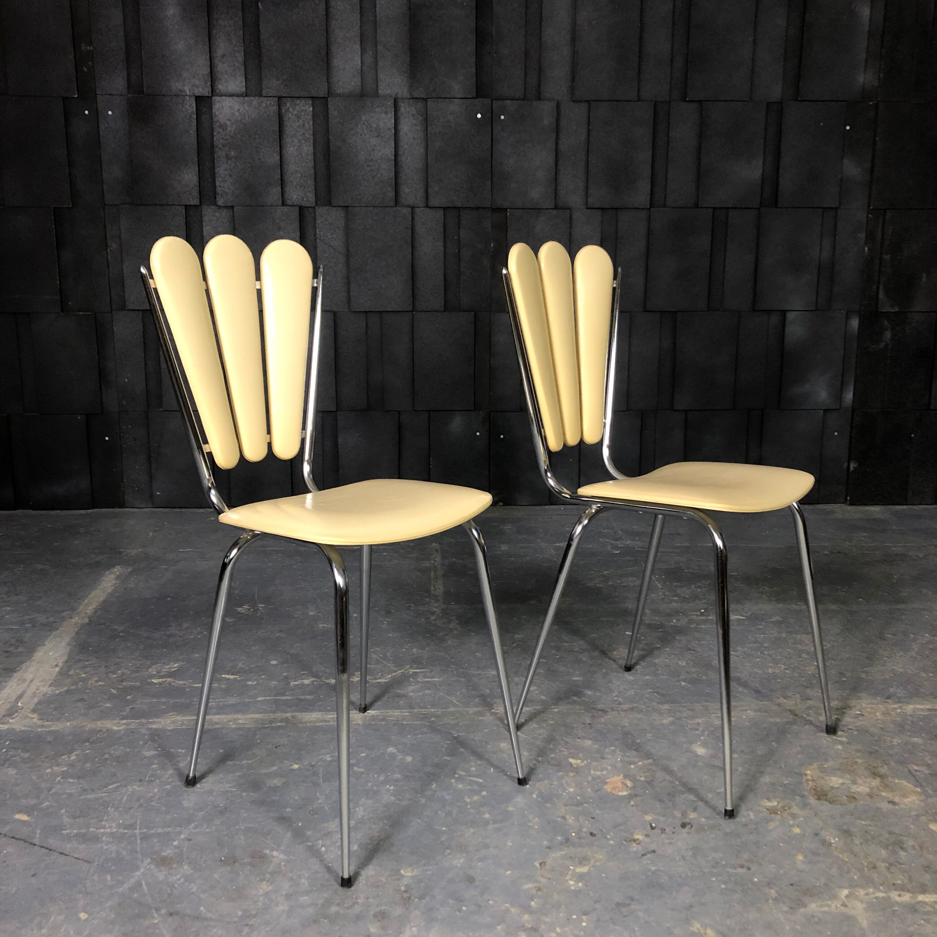 Pair of chairs "Petals" 70s