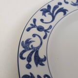 Set of 10 white and blue flat plates