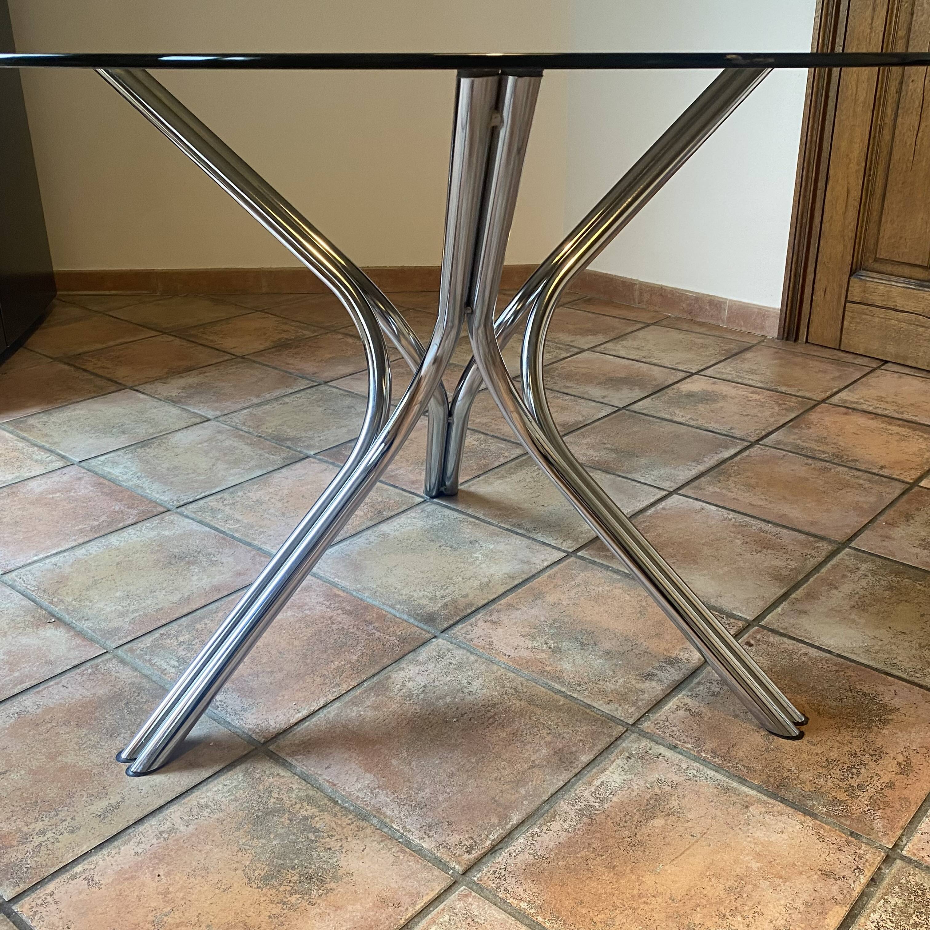 Tripod table Roche Bobois. 1970. Chrome and smoked glass.