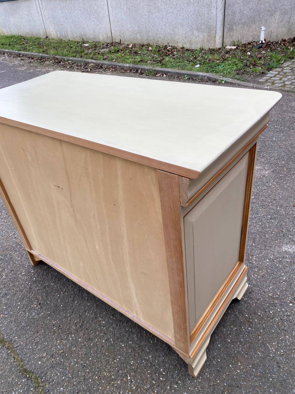 Commode bohème chic Louis Philippe beige