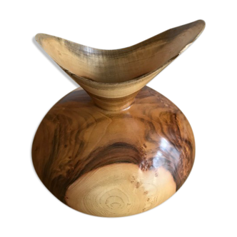 Matthias de malet roquefort : art vase in pistachio wood