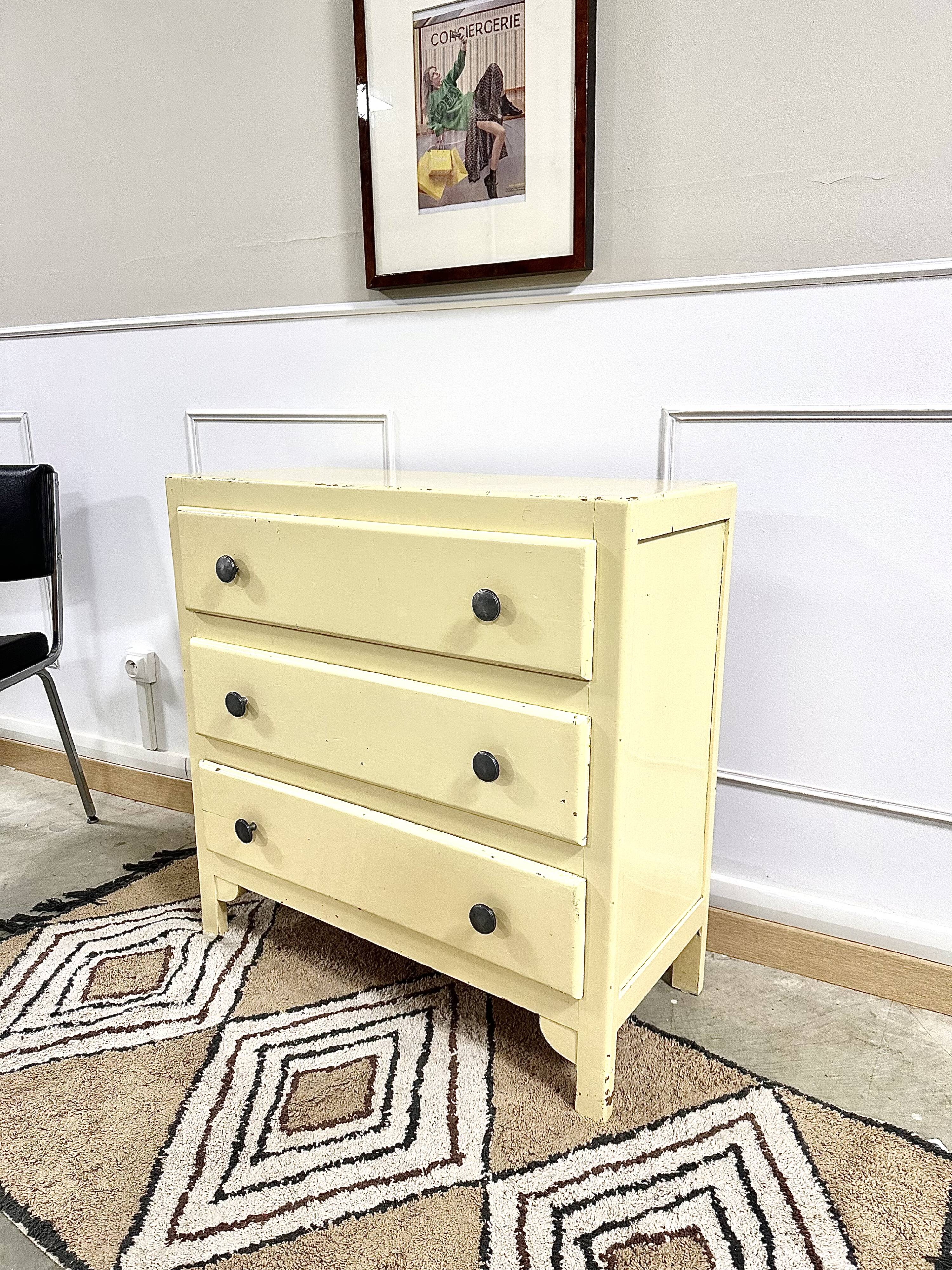 Vintage chest of drawers beige paint