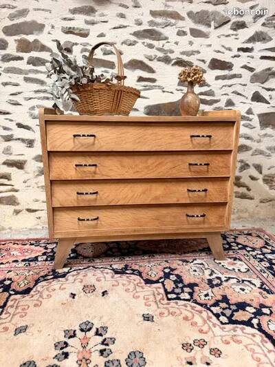 Pretty low chest of drawers from the 50s and 60s.