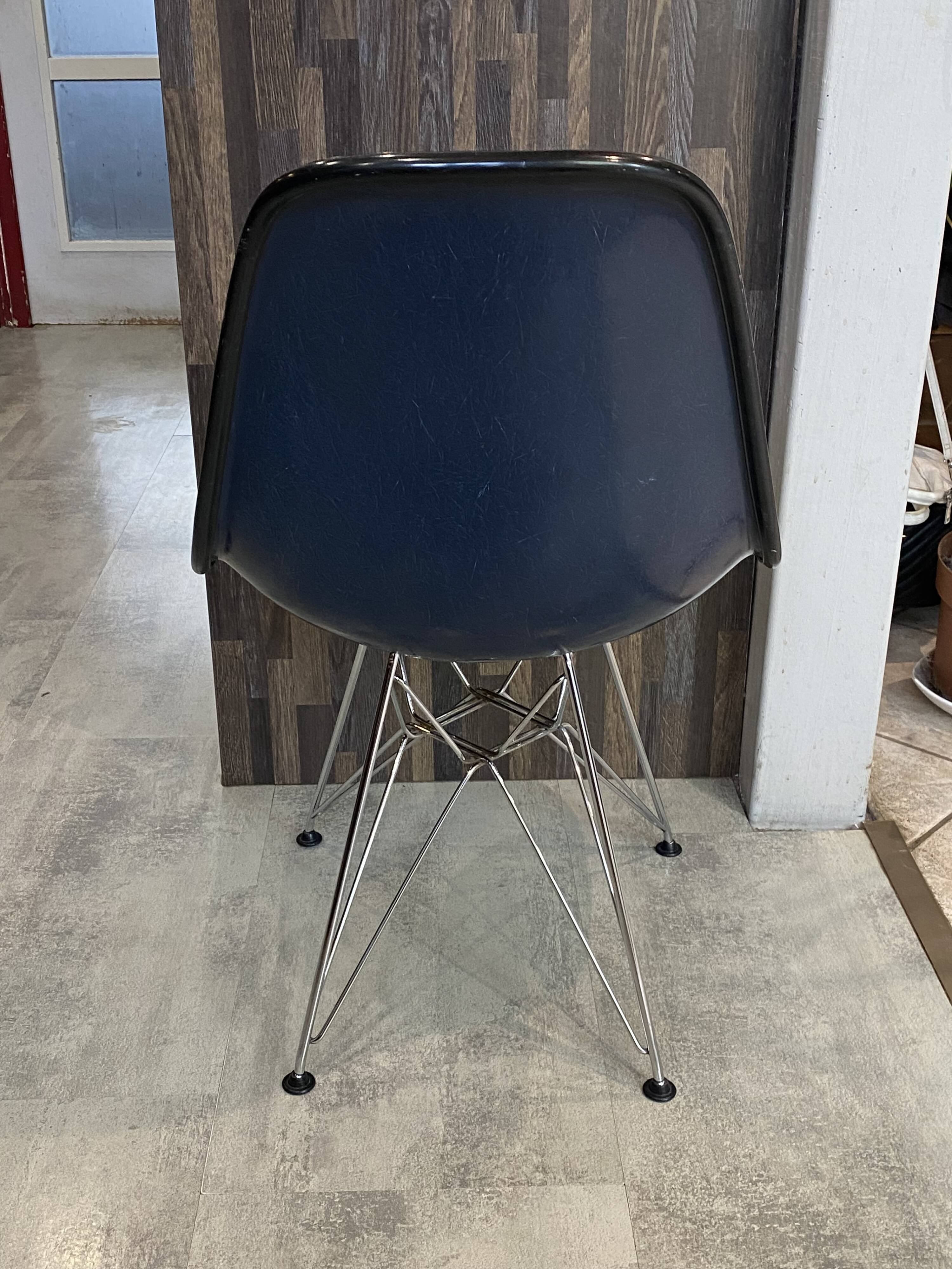 Eames Herman Miller DSR Eiffel blue skai vinyl fibreglass chair