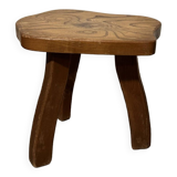 Tabouret brutaliste en bois massif