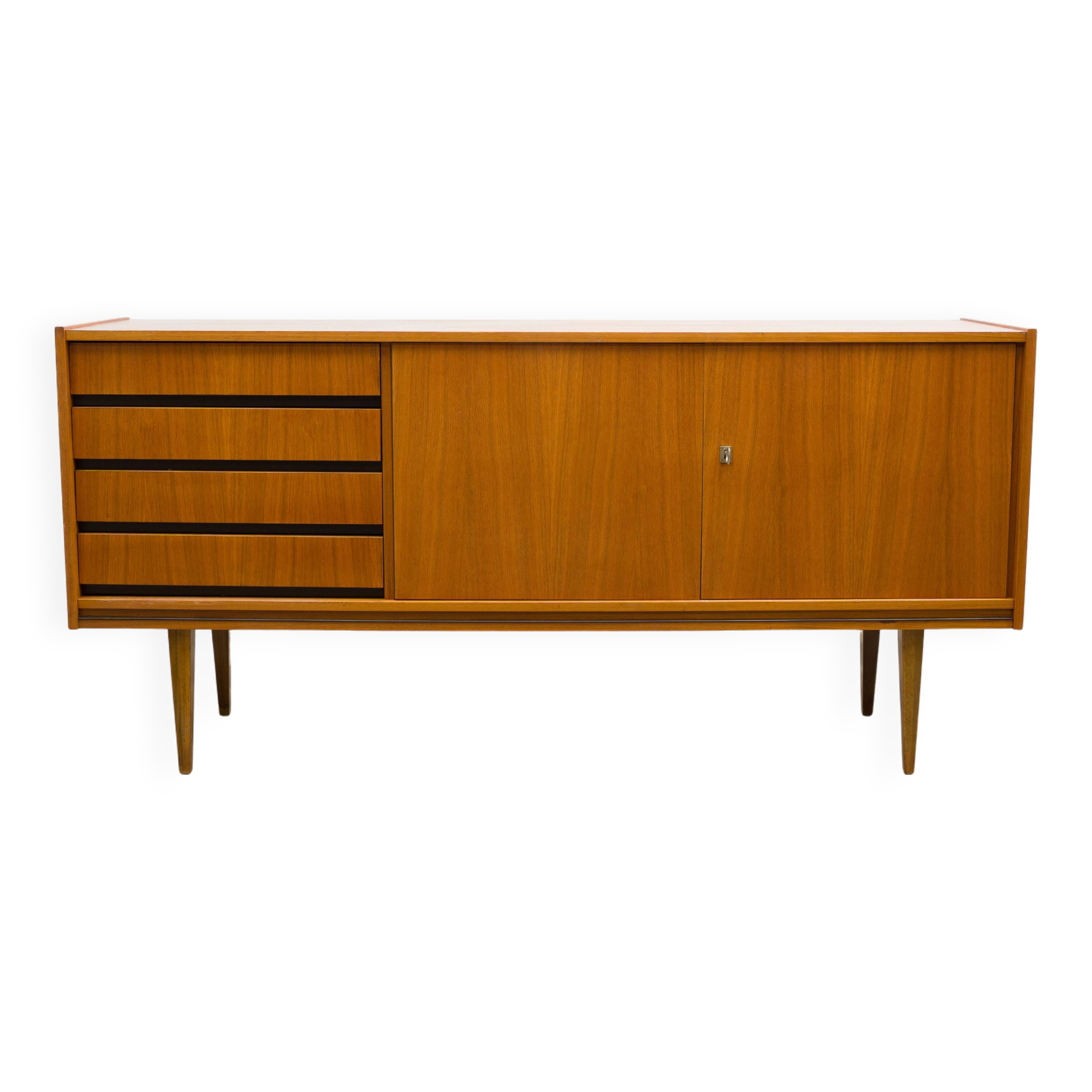 enfilade des années 60, de style scandinave classique
