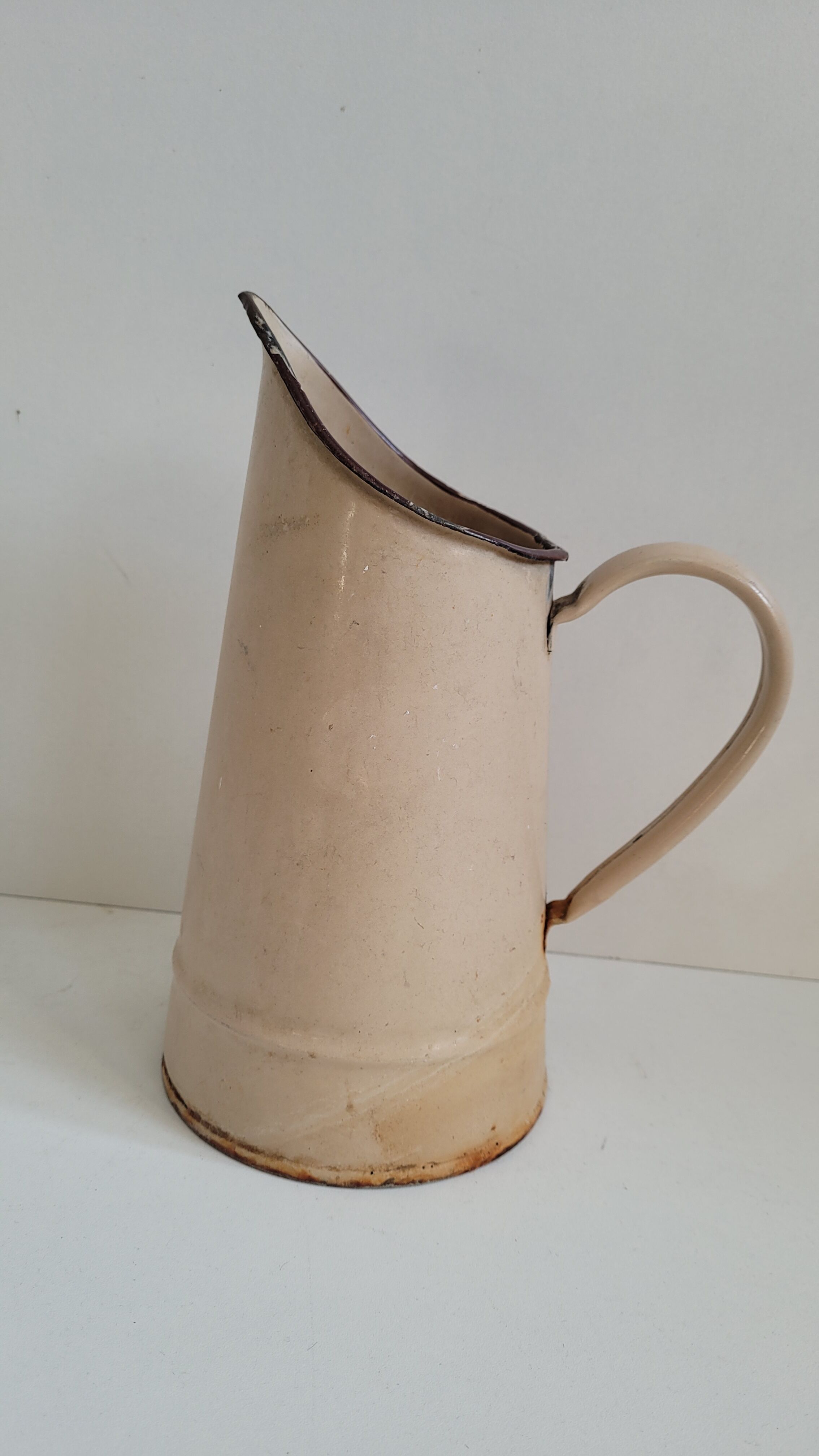 Broc enamelled beige