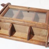 Étagère en bois vitrée