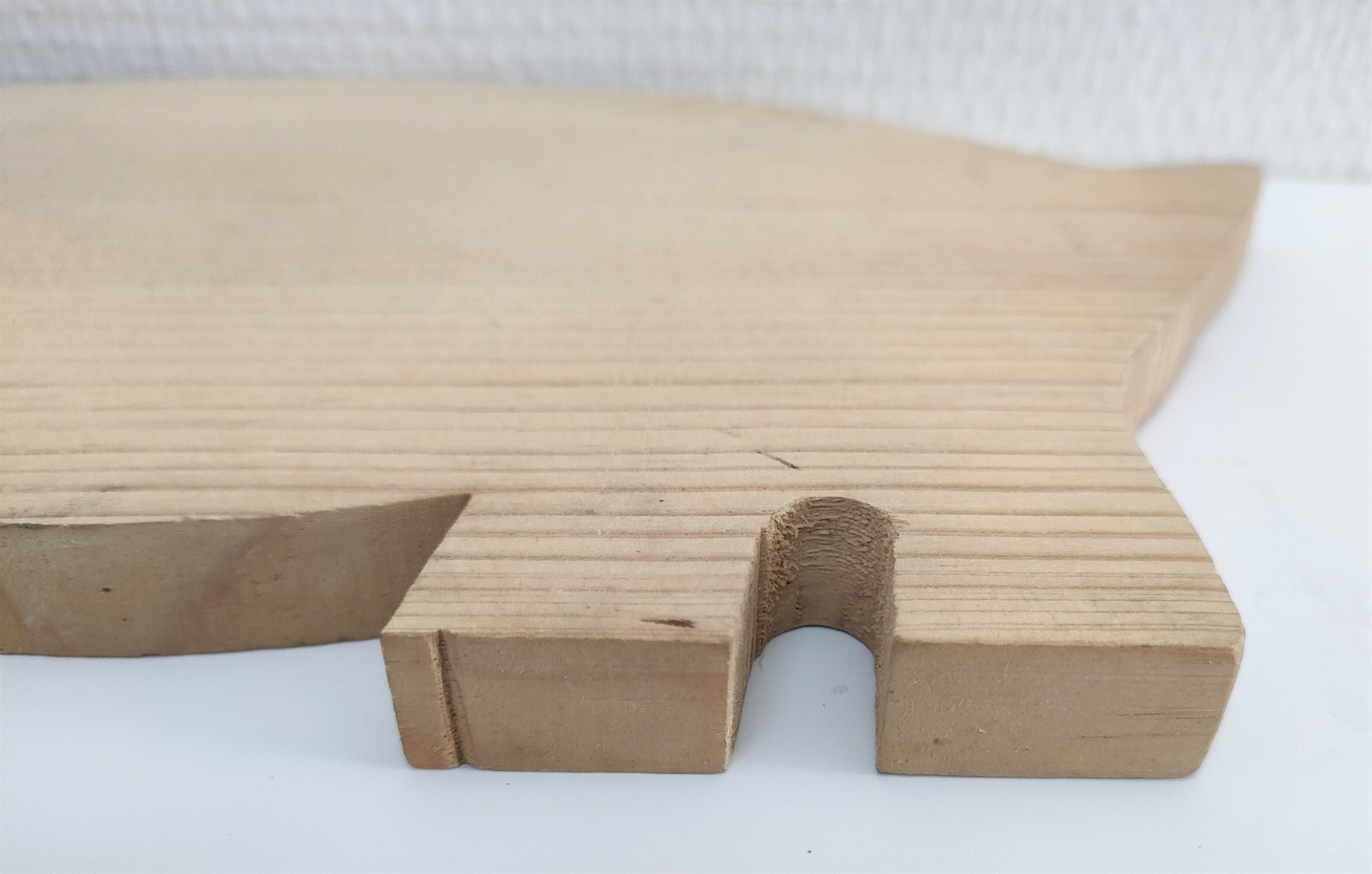 Deux planches à découper poisson cochon bois vintage