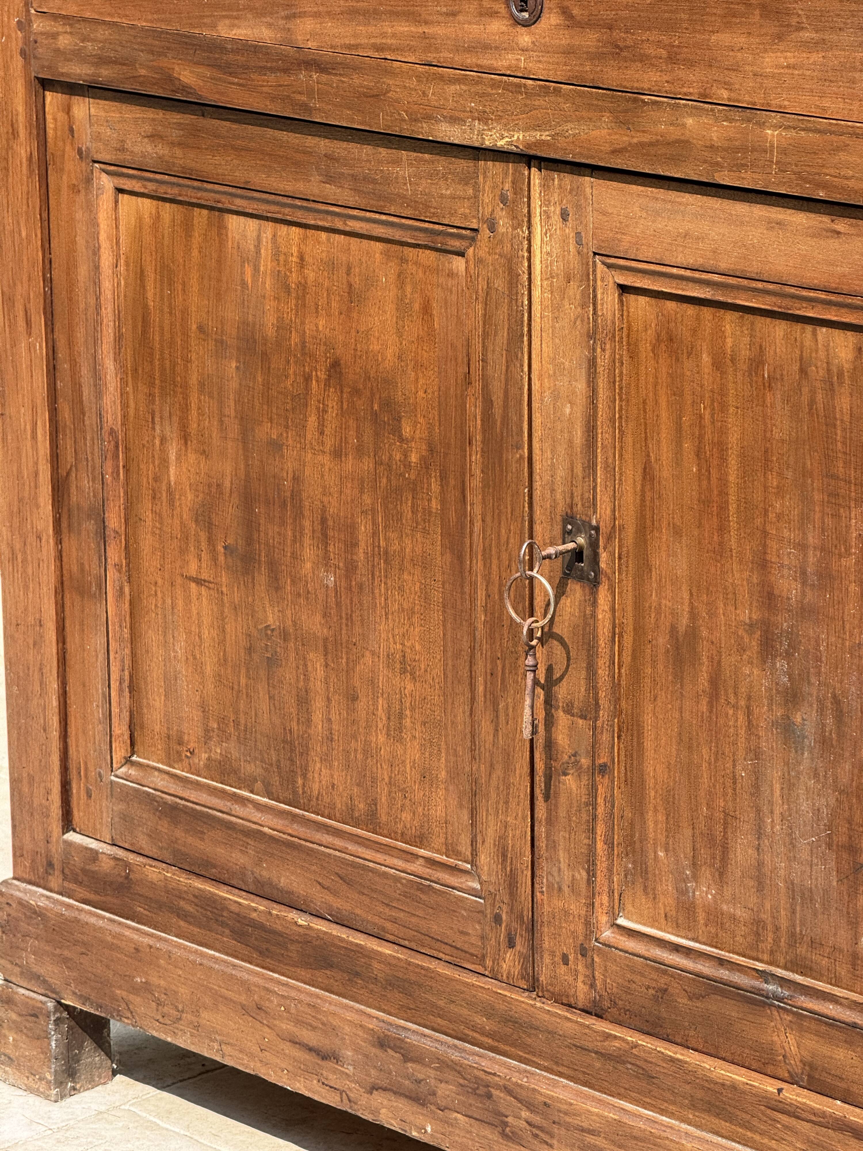 Grand buffet, meuble de toilette ancienne à dessus de marbre XIXe