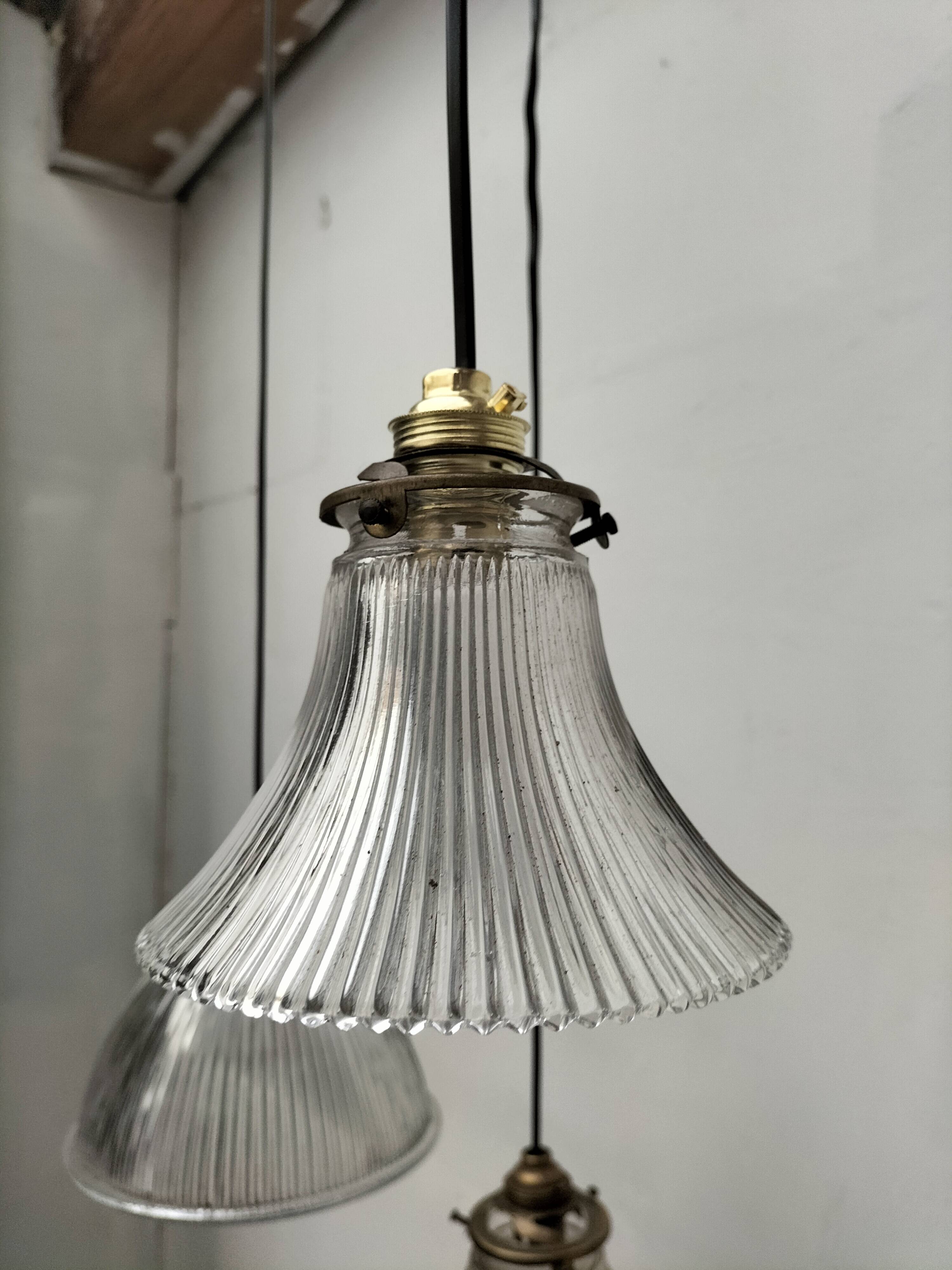 Holophane suspensions