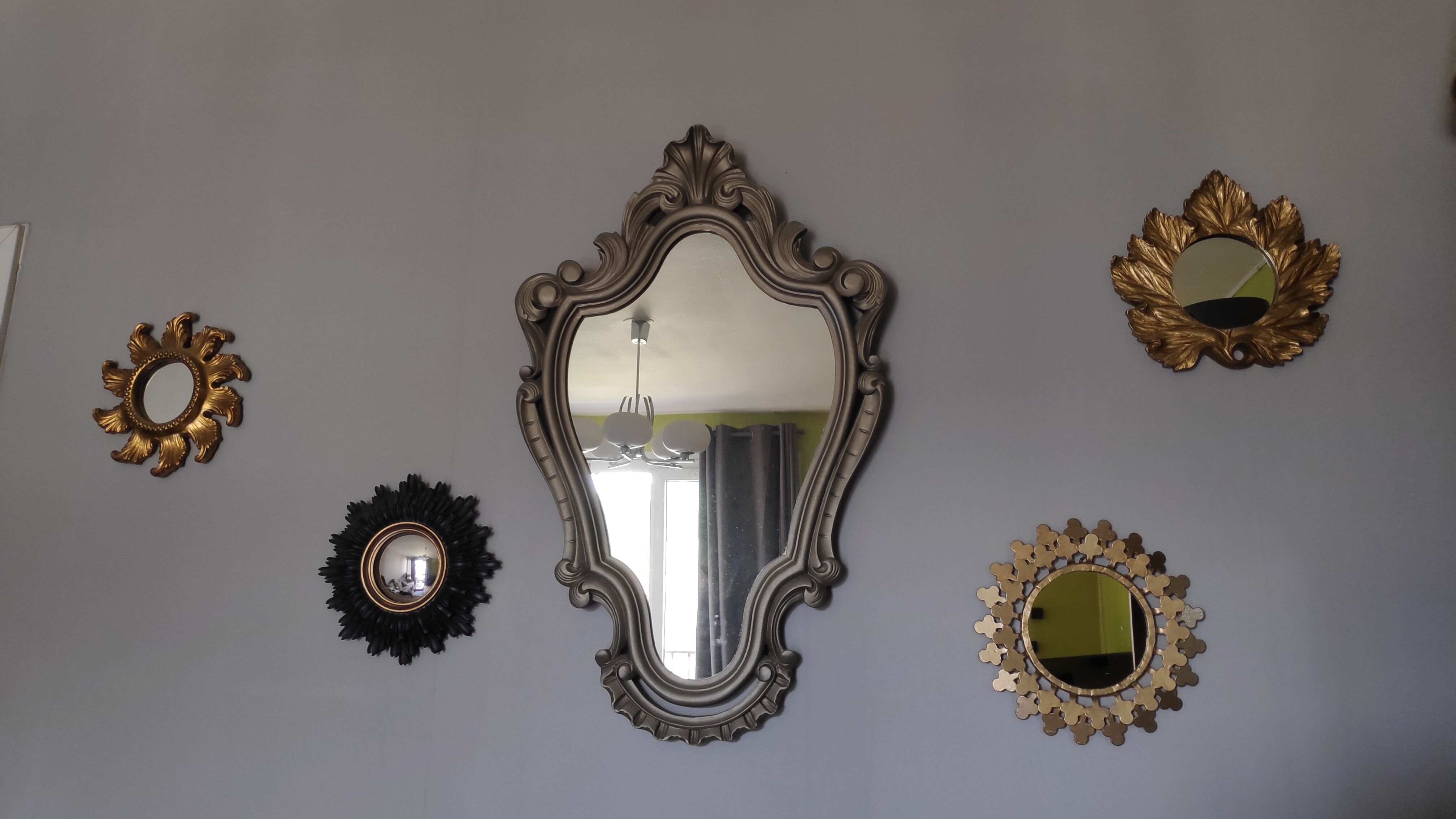 Miroir rond en métal doré