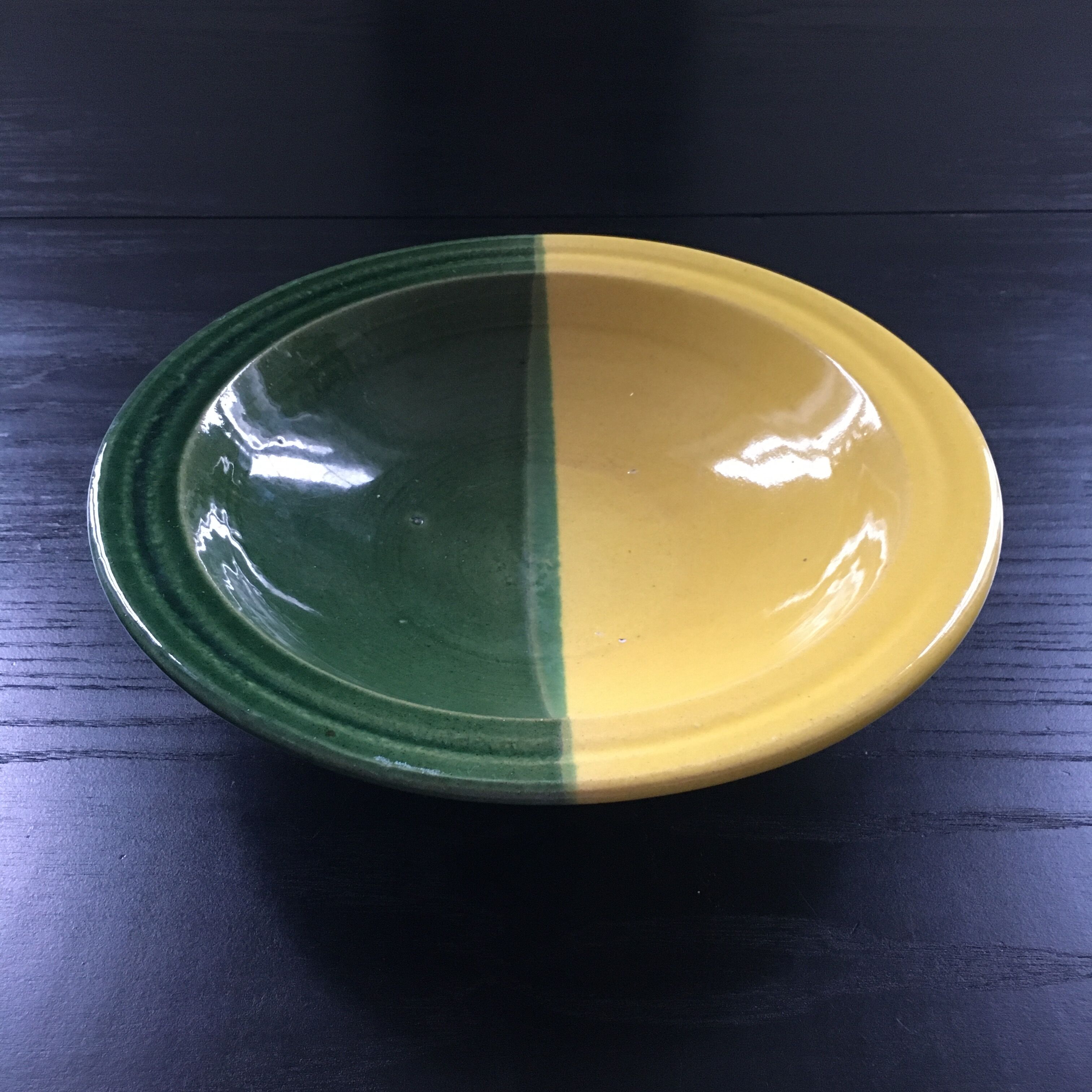Plat creux bicolore jaune et vert