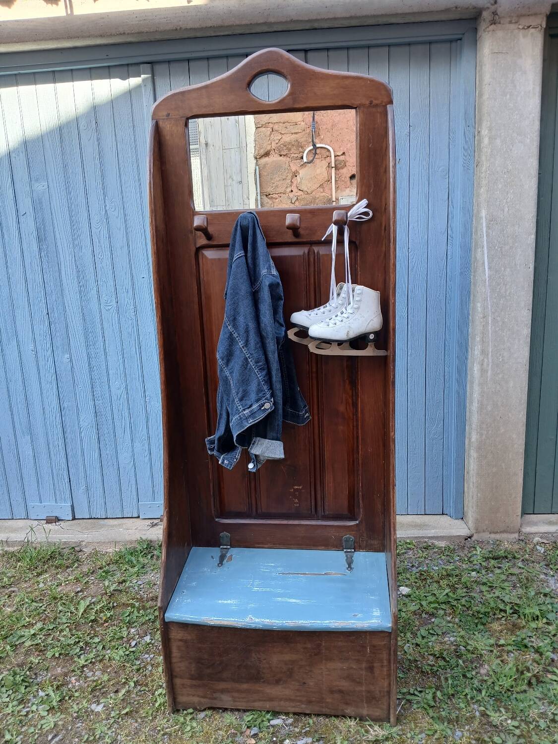 Wooden coat rack trunk