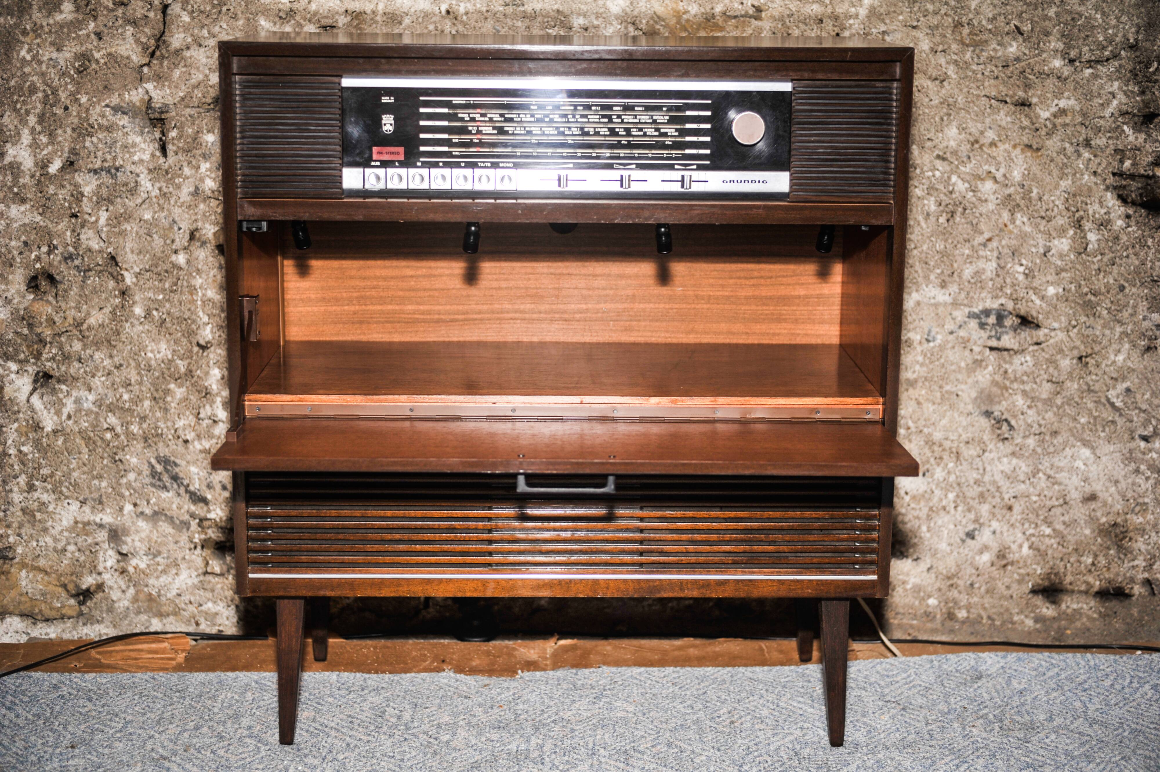 Grundig Como8 Bluetooth radio furniture