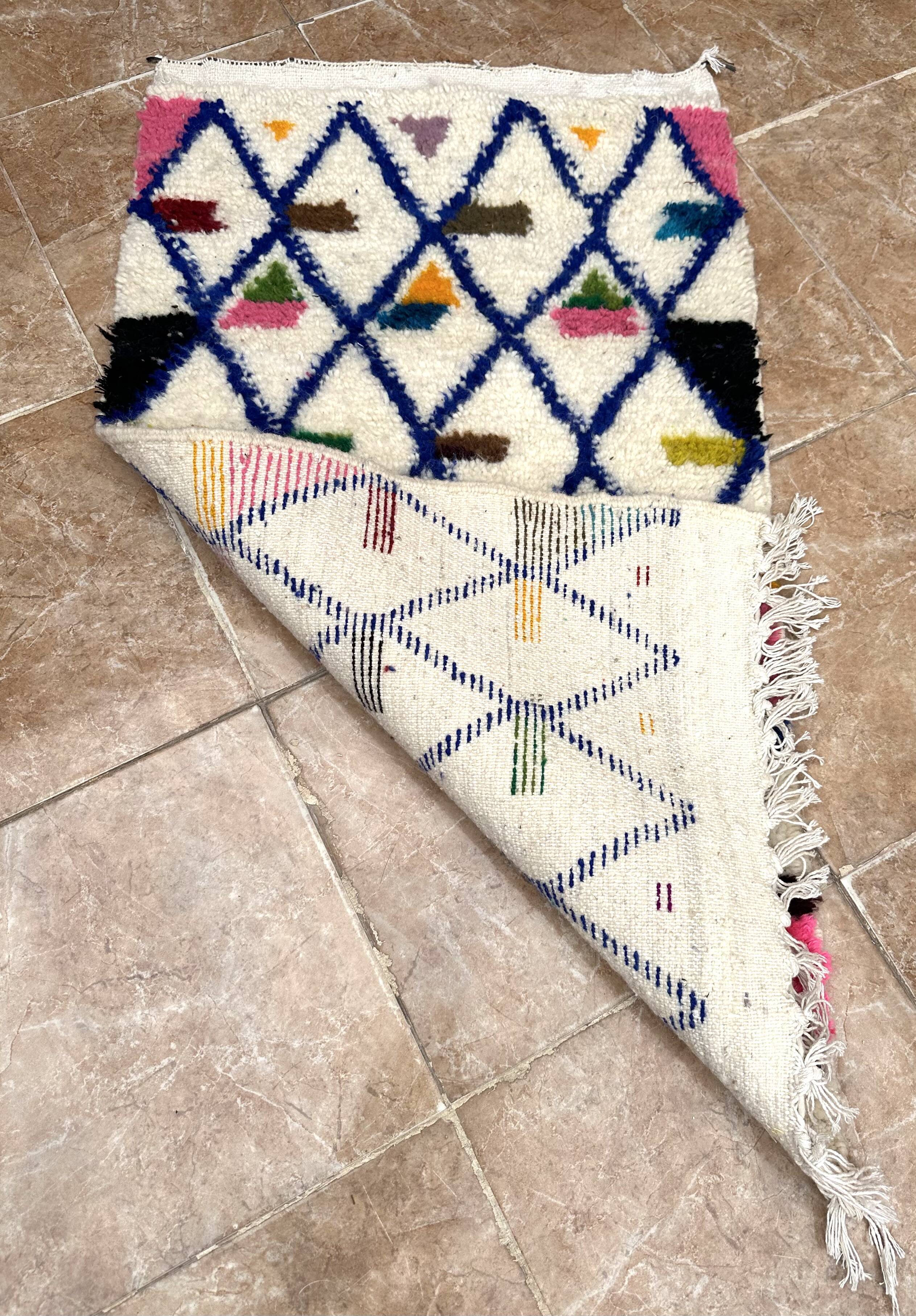 Small handmade Moroccan rug, small Beni Ouarain rug in Berber wool,