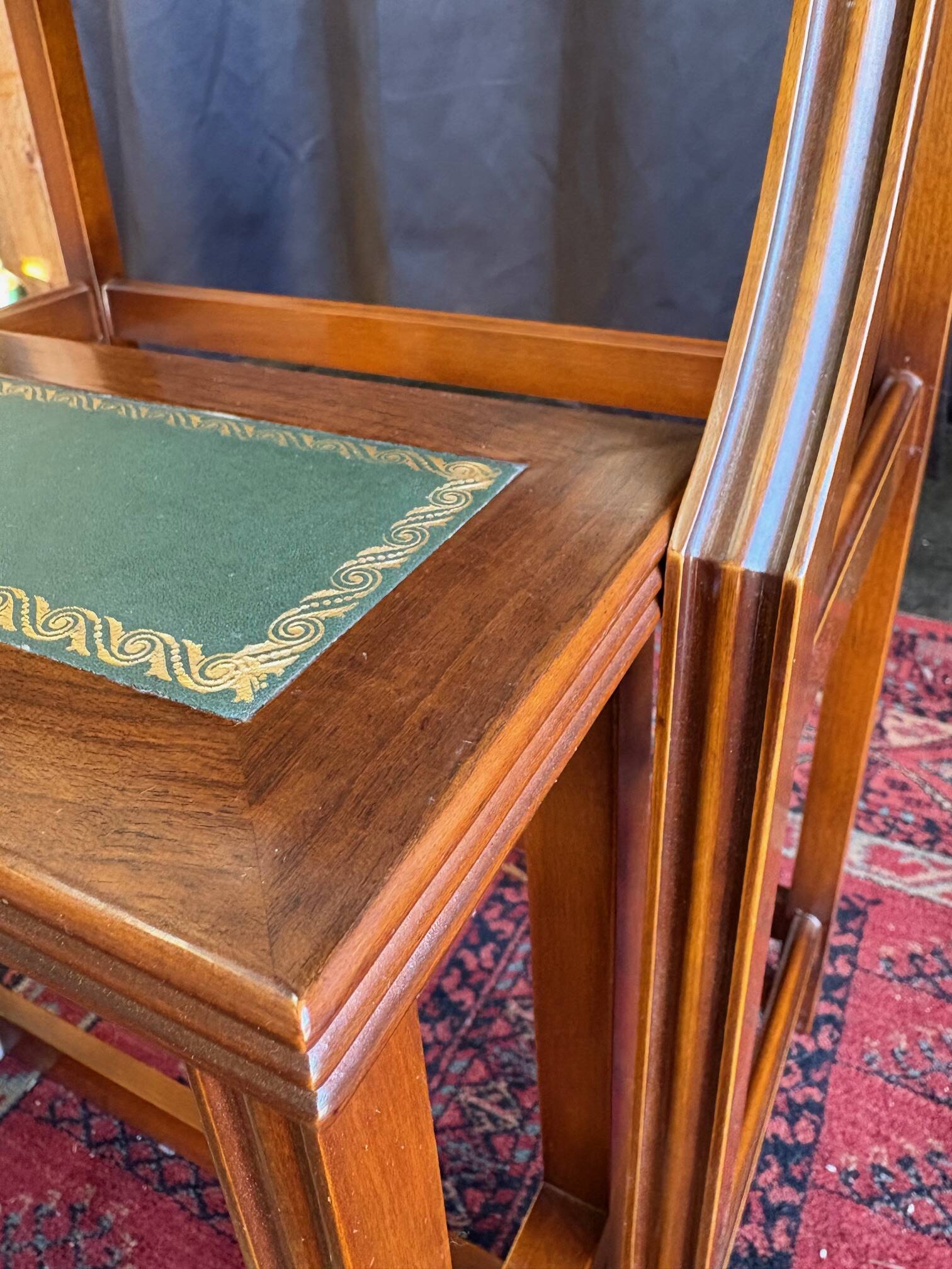 Escabeau de bibliothèque en bois massif avec marches gainées cuir